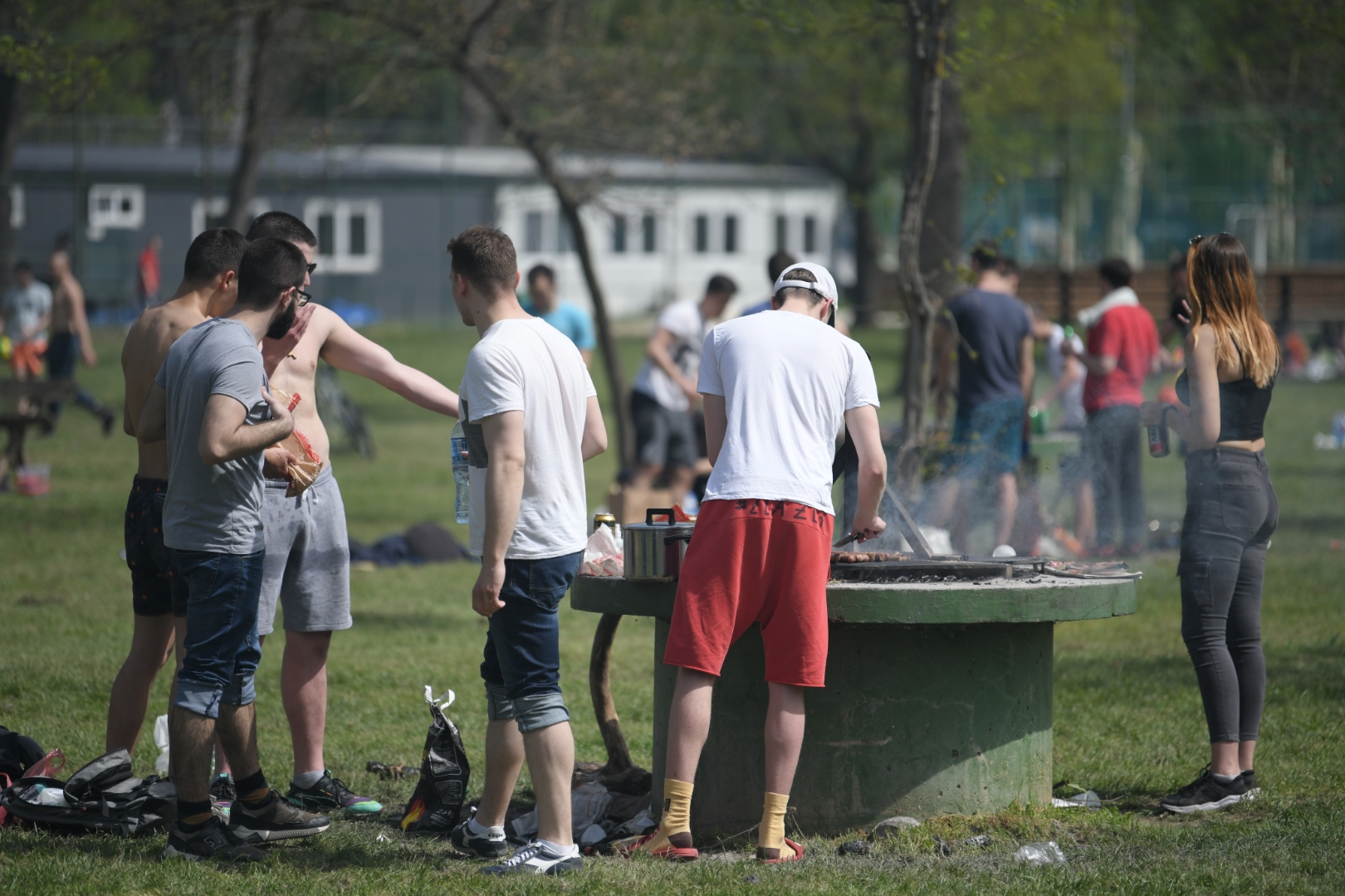 Beograd 01.05.2021. Ada Ciganlija, Prvomajski uranak, praznik rada, Prvi maj, 01. maj, roštilj Foto: Dragan Mujan/Nova.rs