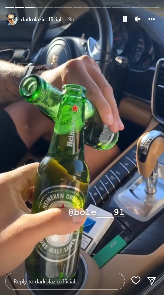 Darko Lazić, stori, pije u autu, pivo, story