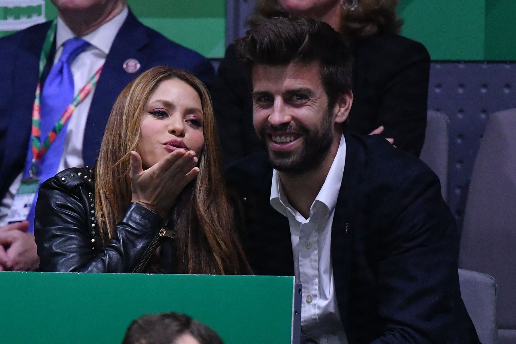 Antoine Couvercelle - Shakira et son compagnon Gérard Piqué s'em