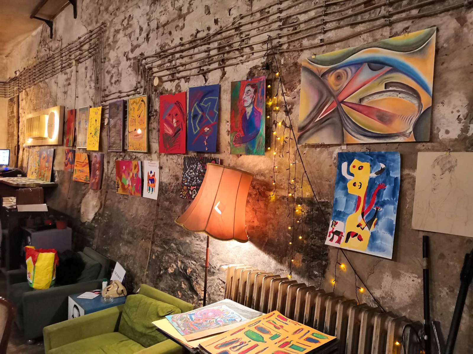 Prodajna izložba slika čiji su autori korisnici psihijatrijskih usluga, Galerija Polet, Udruženje gradjana Videa Foto: Udruženje građana Videa/Umetnička Galerija Polet/Promo