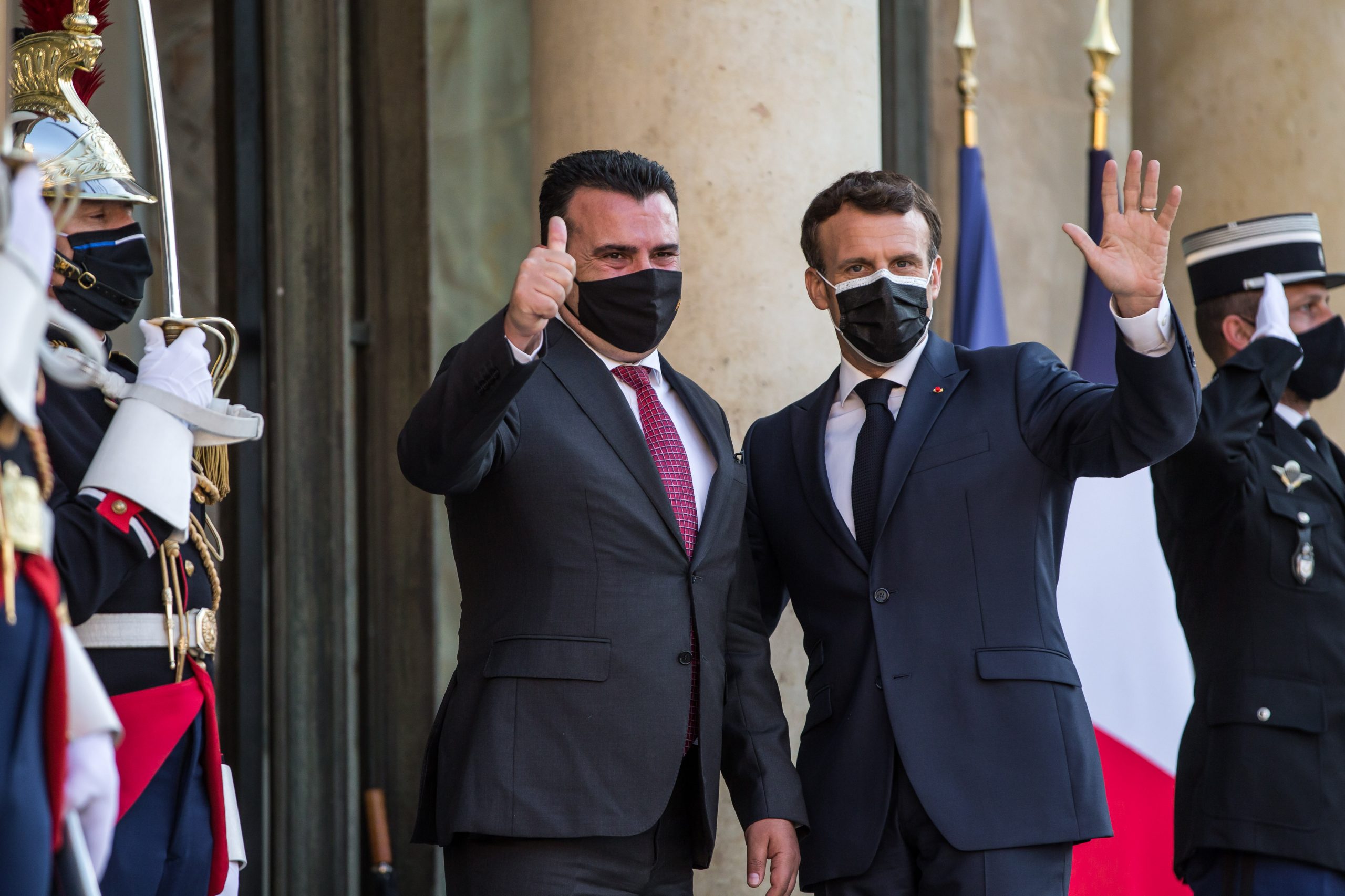 epa09260755 French president Emmanuel Macron and Prime Minister of North Macedonia Zoran Zaev (L) gesture at the Elysee Palace in Paris, France, 10 June 2021.  EPA-EFE/CHRISTOPHE PETIT TESSON