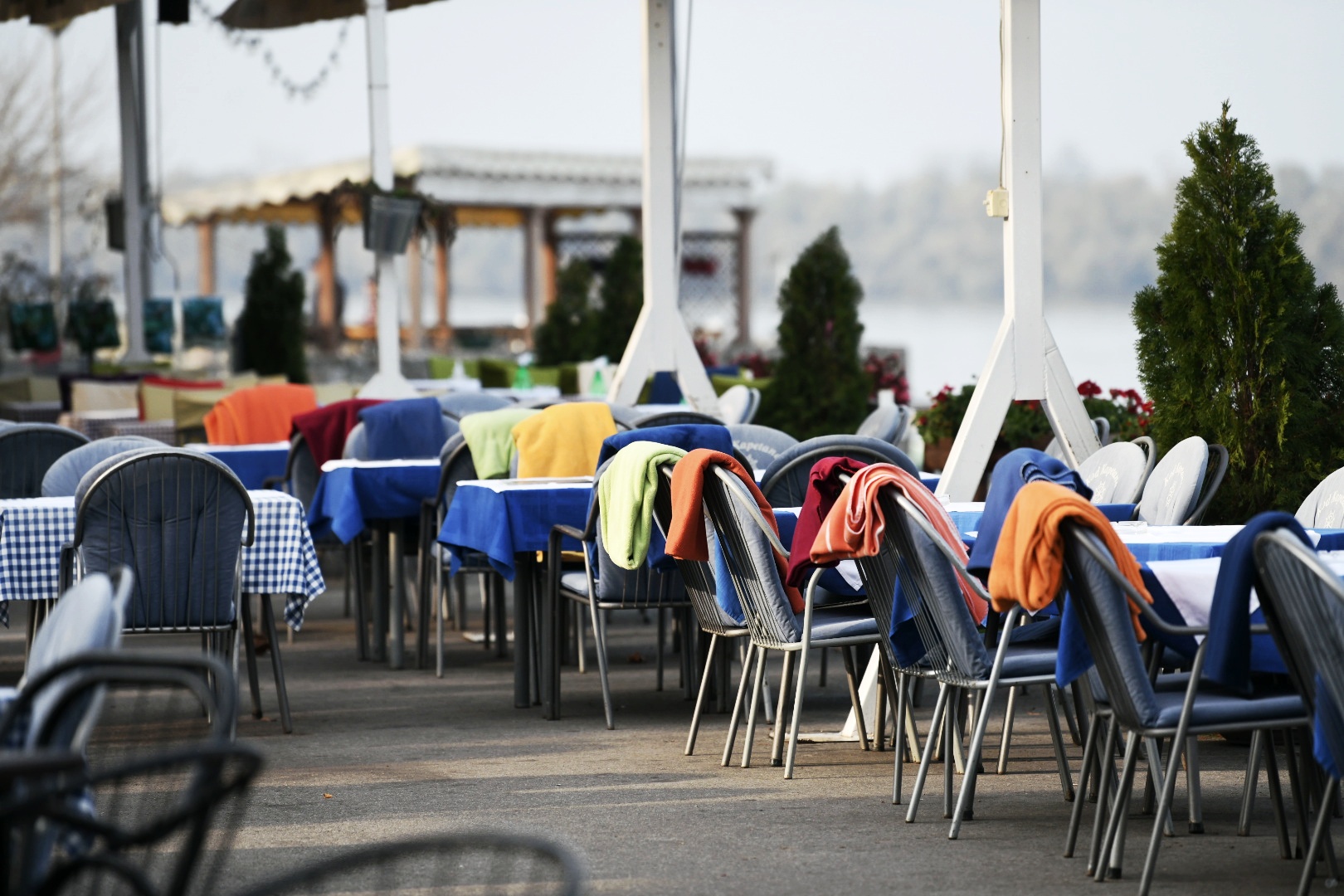 Beograd 12.11.2021. Zemun, Zemunski kej, kafić, reka Foto: Vesna Lalić/Nova.rs
