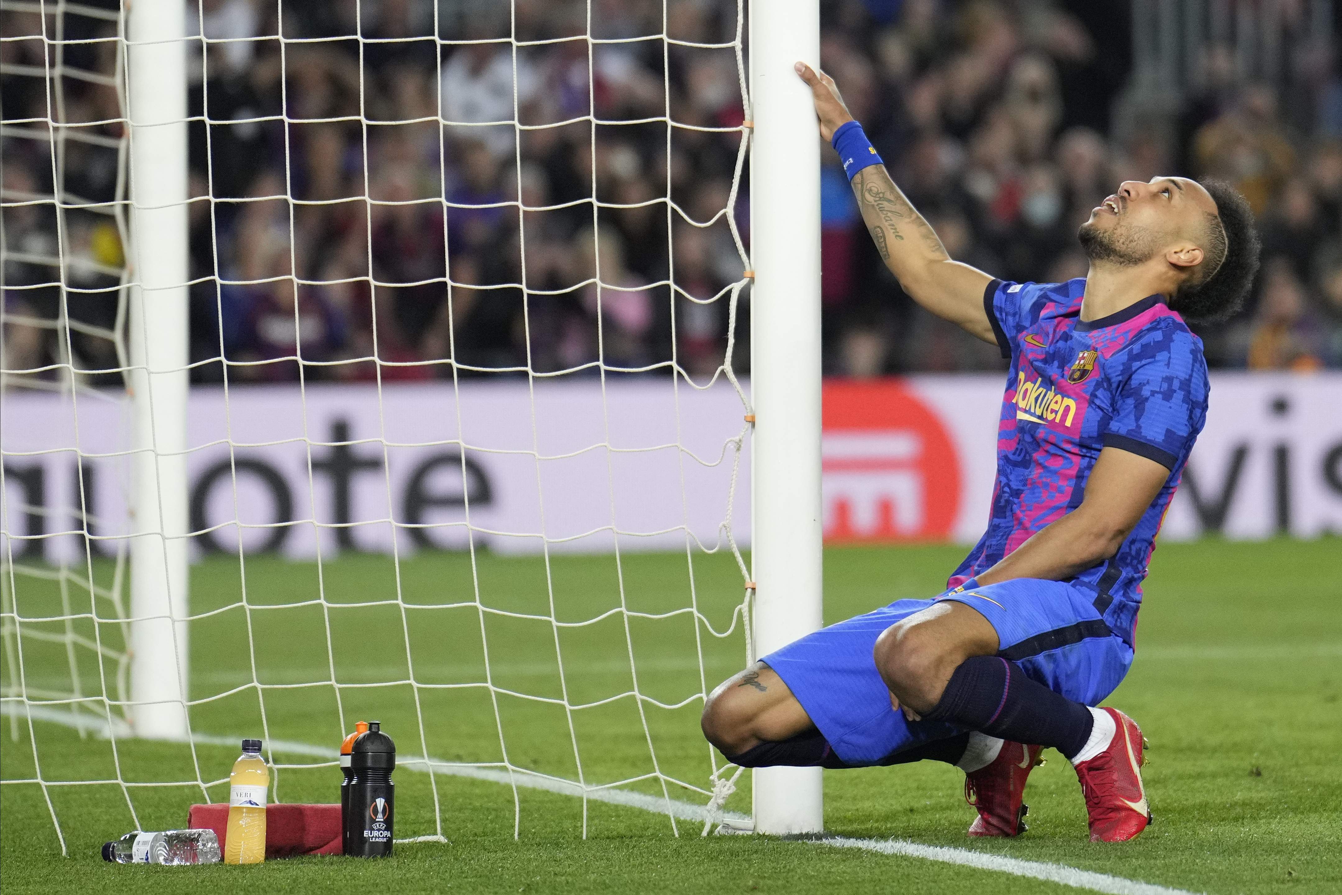 epa09890526 FC Barcelona´s Pierre-Emerick Aubameyang reacts during the UEFA Europa League quarter final, second leg soccer match between FC Barcelona and Eintracht Frankfurt in Barcelona, Spain, 14 April 2022.  EPA-EFE/Alejandro Garcia