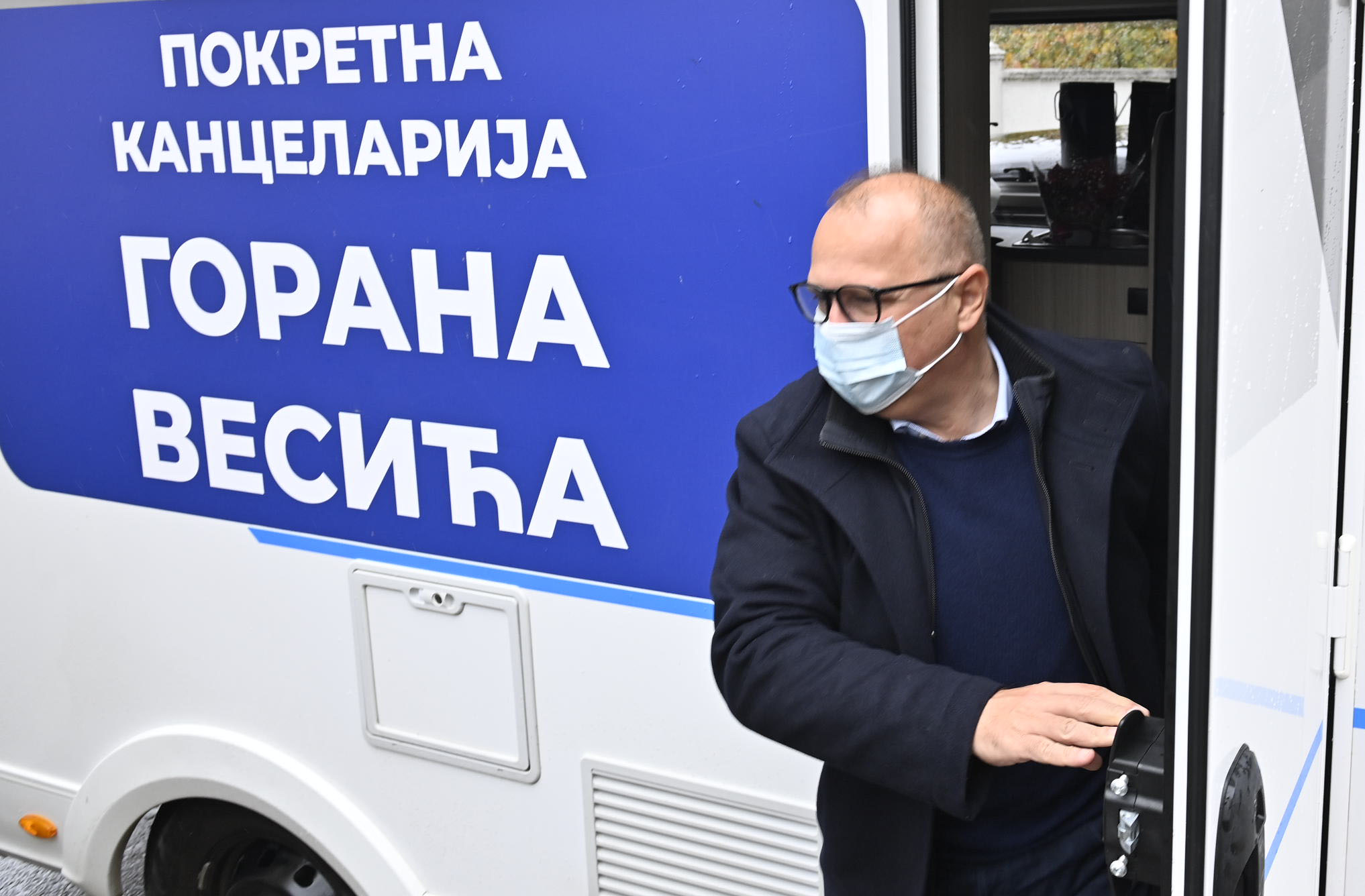 Beograd, 6, novembar 2021.- Pokretna kancelarija zamenika gradonacelnika Gorana Vesica obisla je danas Mesnu zajednicu Resnik. FOTO TANJUG/ PREDRAG MITIC/ bg
