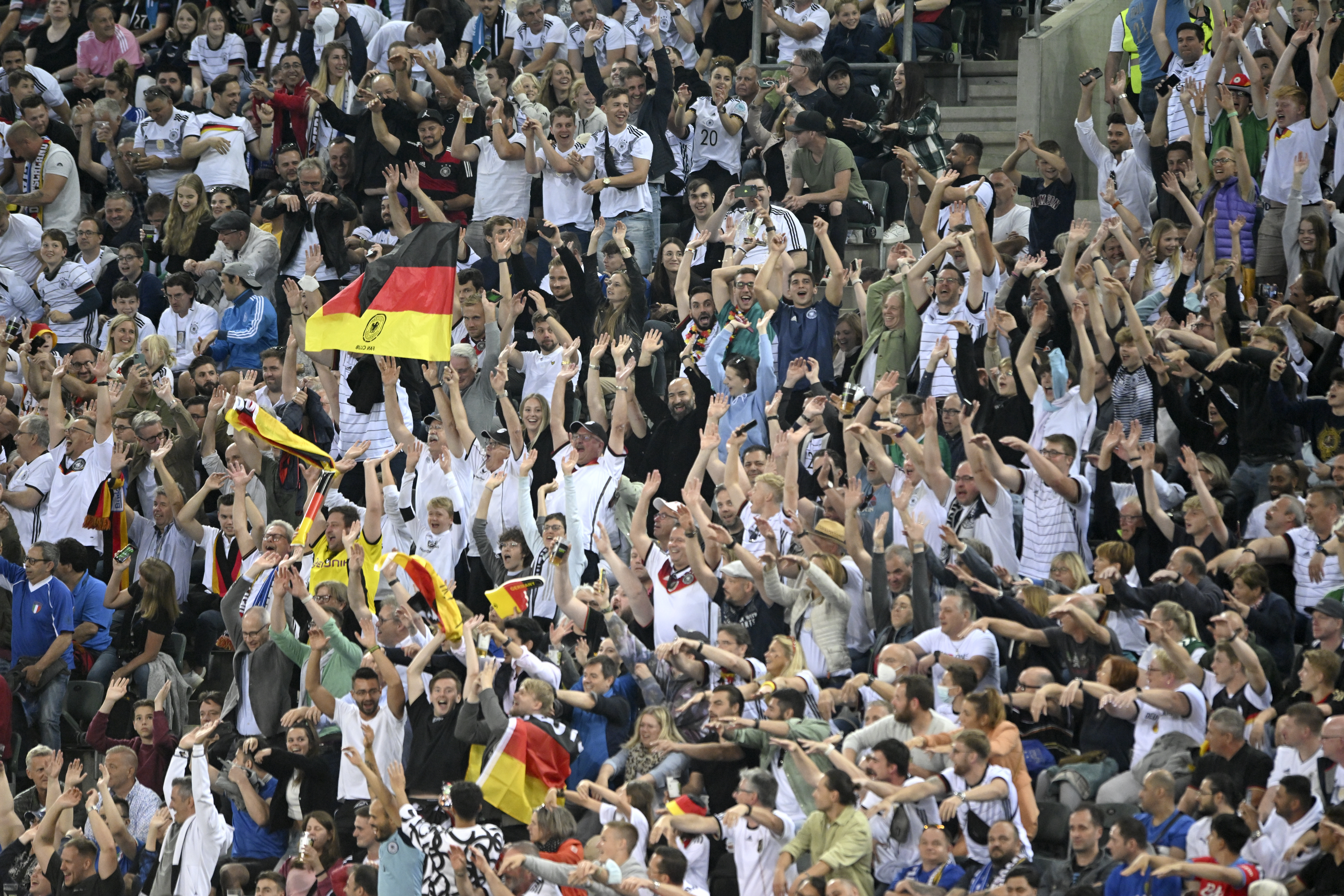 epa10013453 Fans of Germany celebrate during the UEFA Nations League soccer match between Germany and Italy in Moenchengladbach, Germany, 14 June 2022.  EPA-EFE/SASCHA STEINBACH