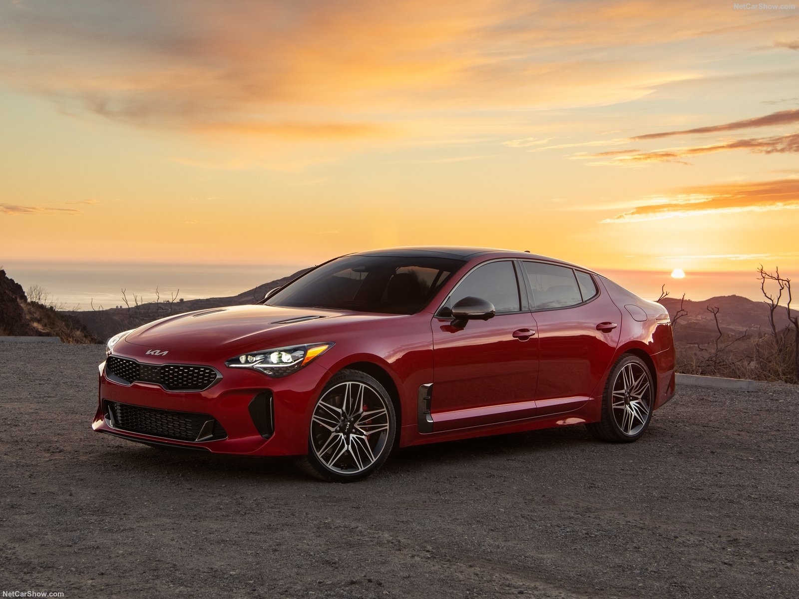 1671740579-Kia-Stinger-2022-1600-06.jpg