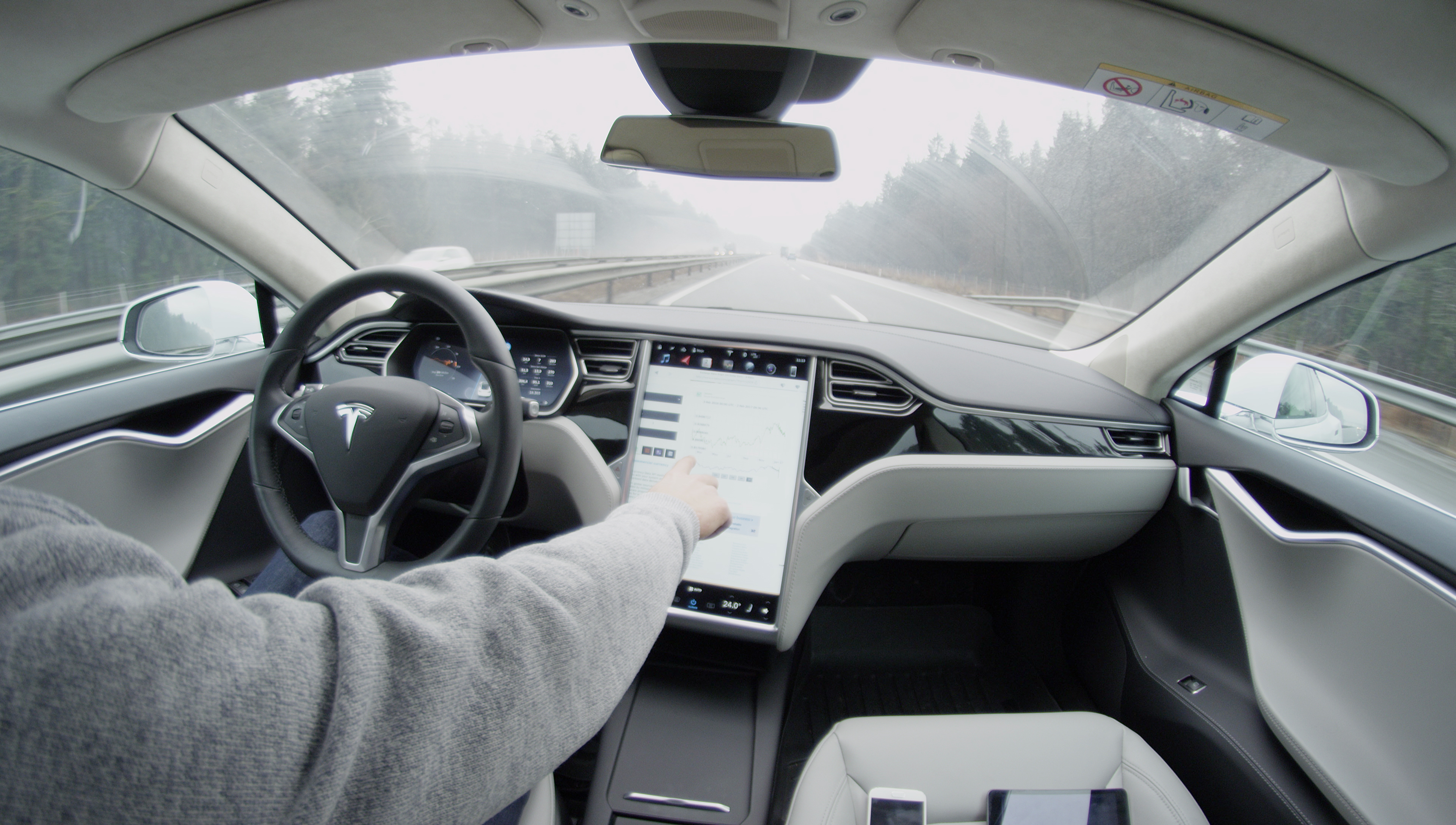 Tesla, autopilot Foto: Shutterstock/Flystock