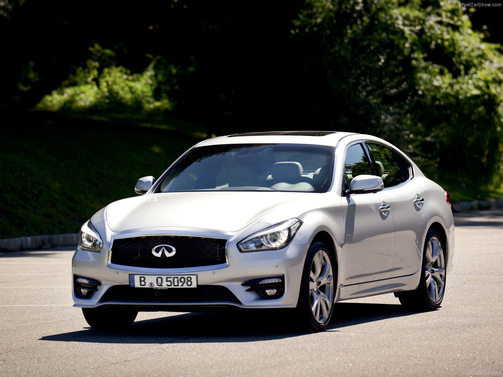 1668940615-Infiniti-Q70-2015-1600-06.jpg