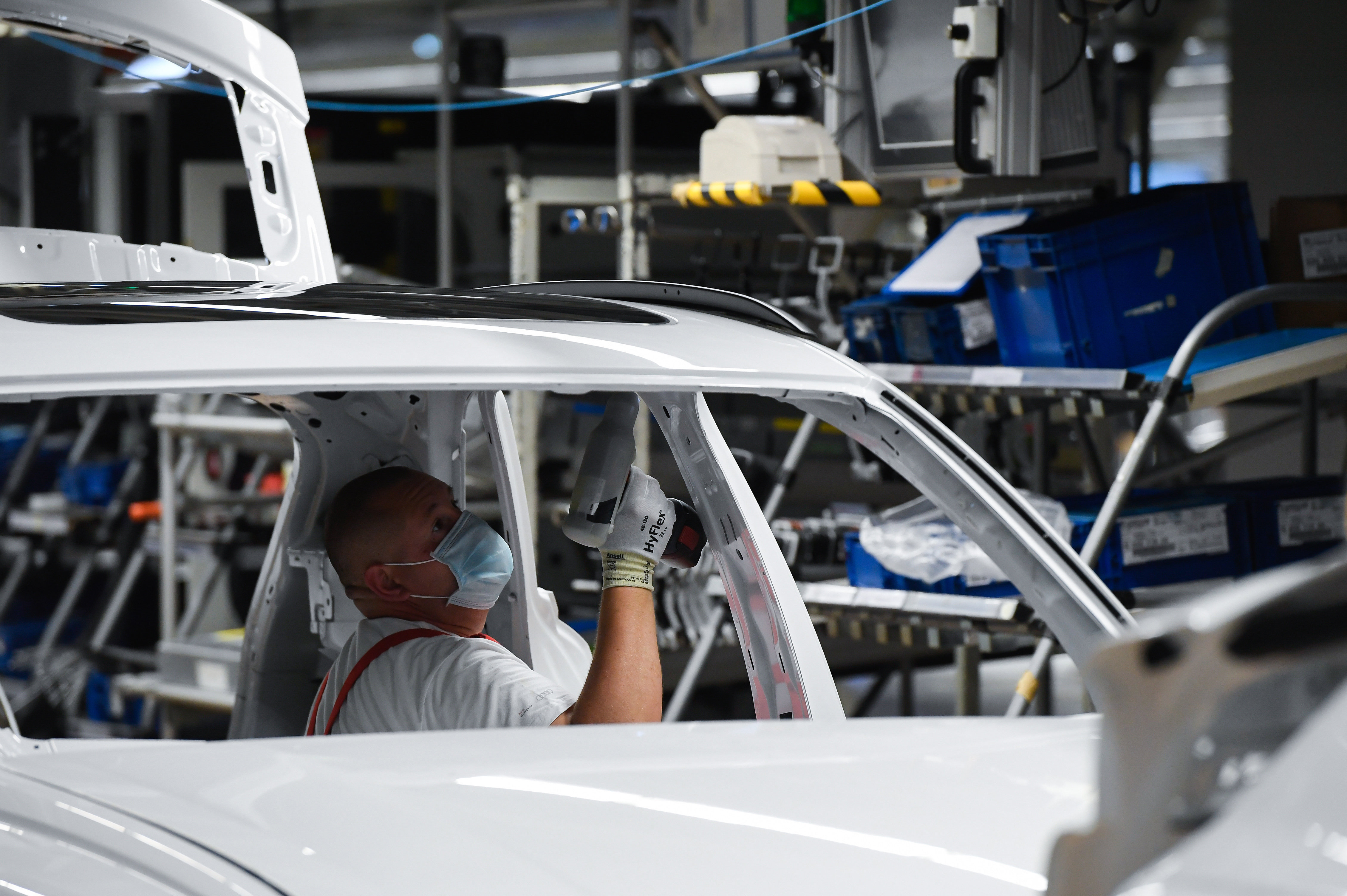 Production at Audi Hungaria Kft plant radnik