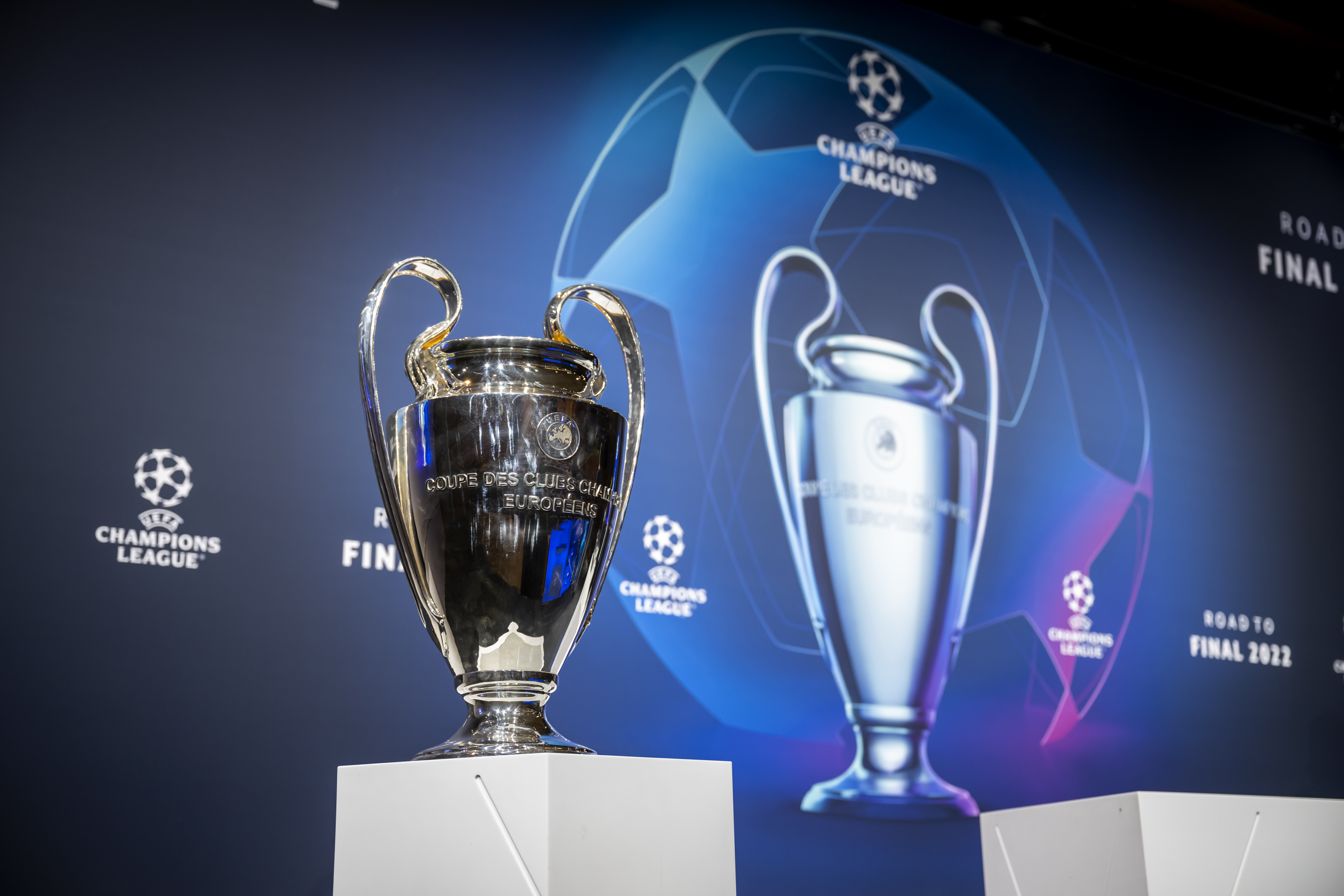 epa09833400 The trophy is displayed ahead of the draw for the UEFA Champions League 2021/22 quarter-finals and semi-finals at the UEFA headquarters, Nyon, Switzerland, 18 March 2022.  EPA-EFE/MARTIAL TREZZINI