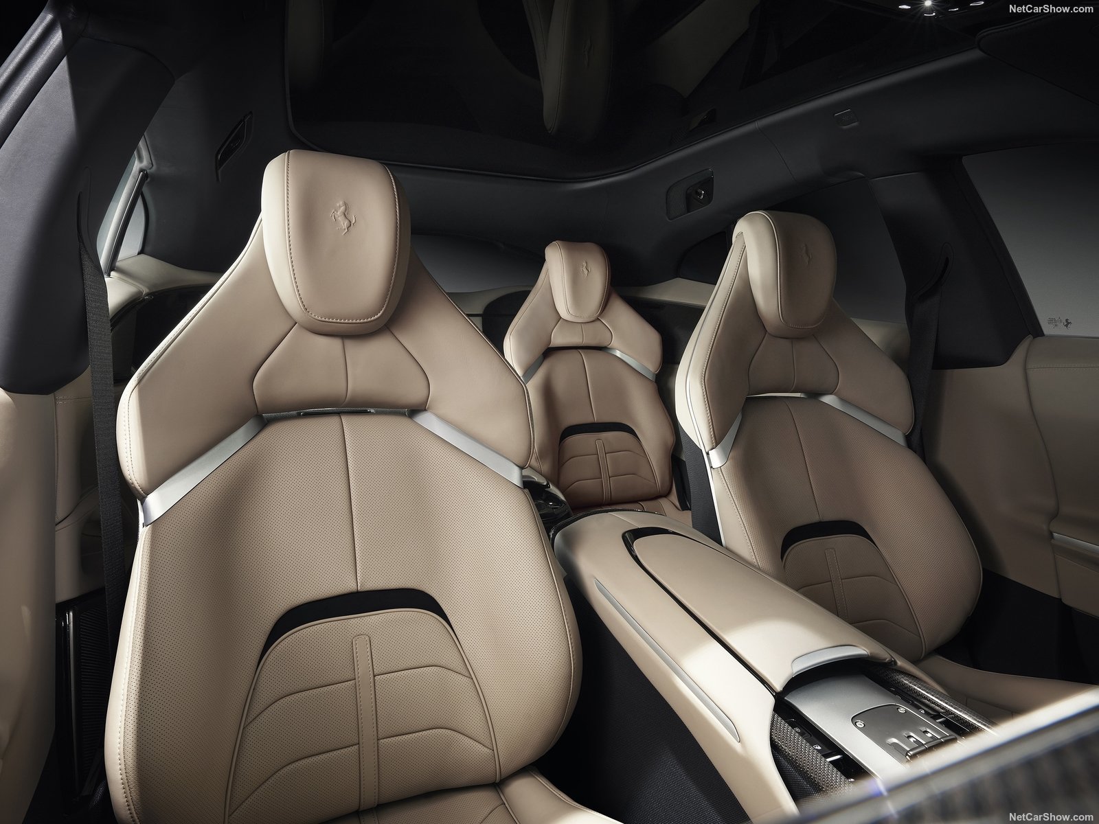 Ferrari-Purosangue-2023-1600-10