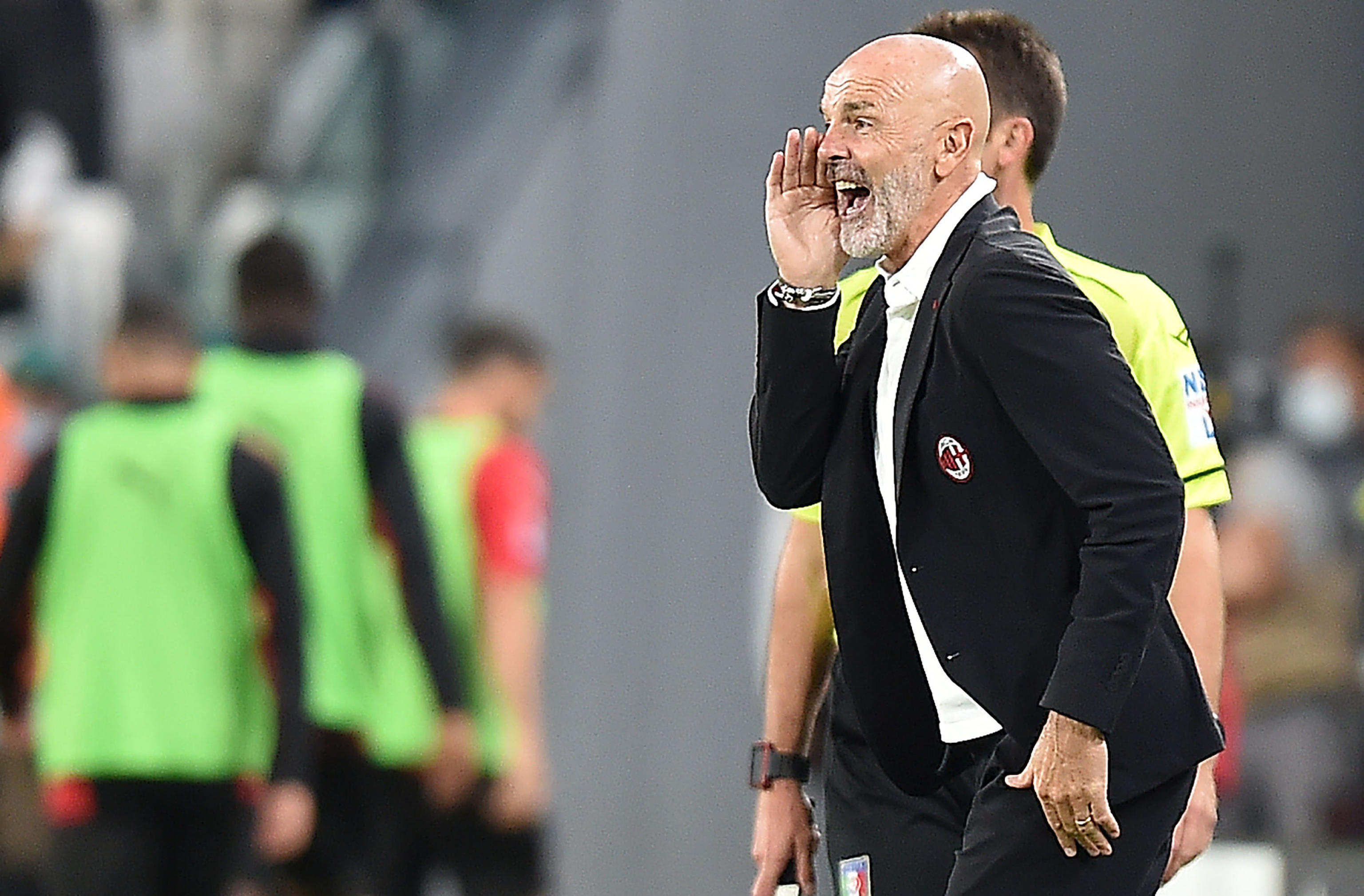 epa09477286 Milan's head coach Stefano Pioli reacts during the Italian Serie A soccer match between Juventus FC and AC Milan in Turin, Italy, 19 September 2021.  EPA-EFE/ALESSANDRO DI MARCO