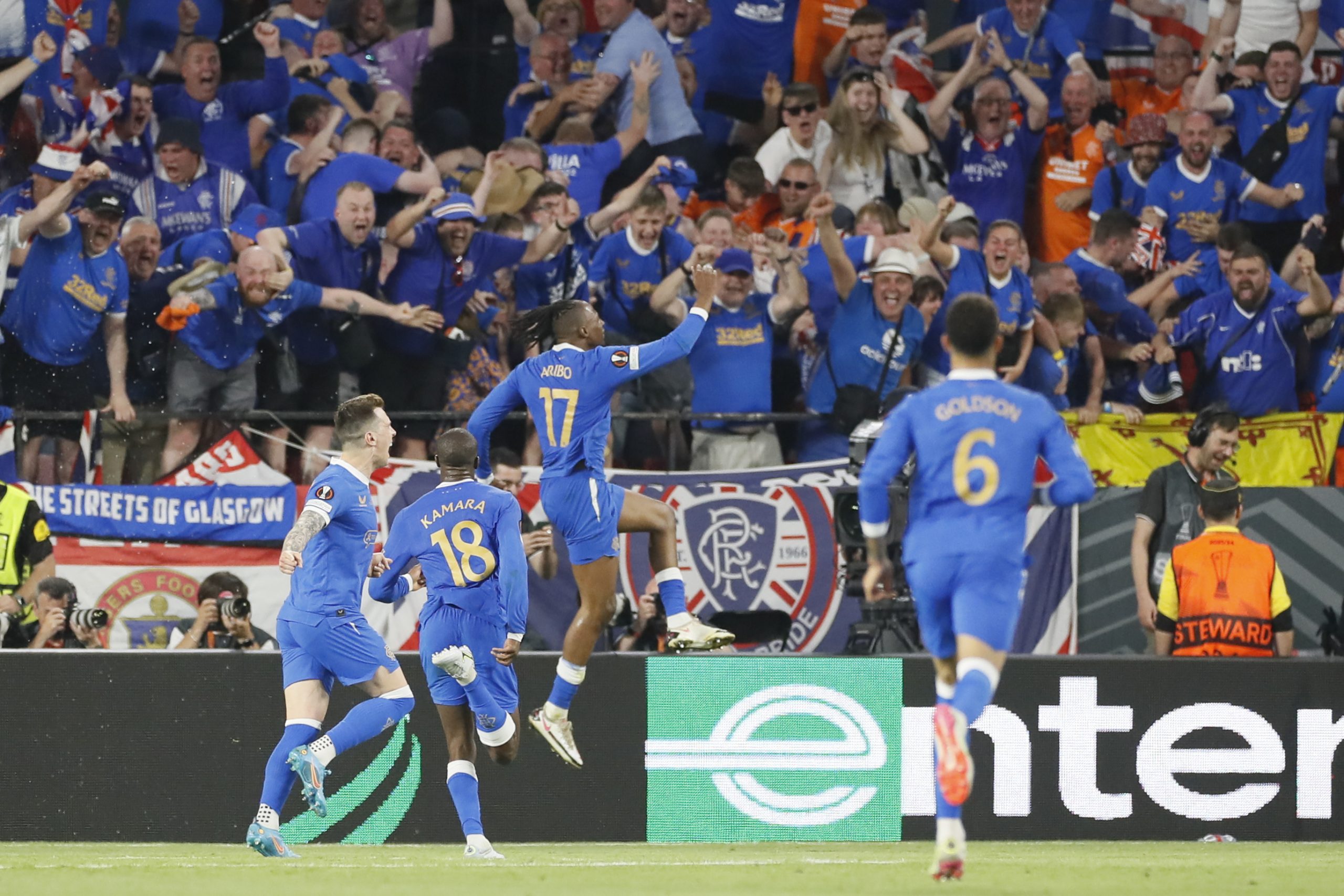 epa09956434 Rangers' Joe Aribo (C) celebrates after scoring the 1-0 lead during the UEFA Europa League final between Eintracht Frankfurt and Glasgow Rangers in Seville, Spain, 18 May 2022.  EPA-EFE/Jose Manuel Vidal