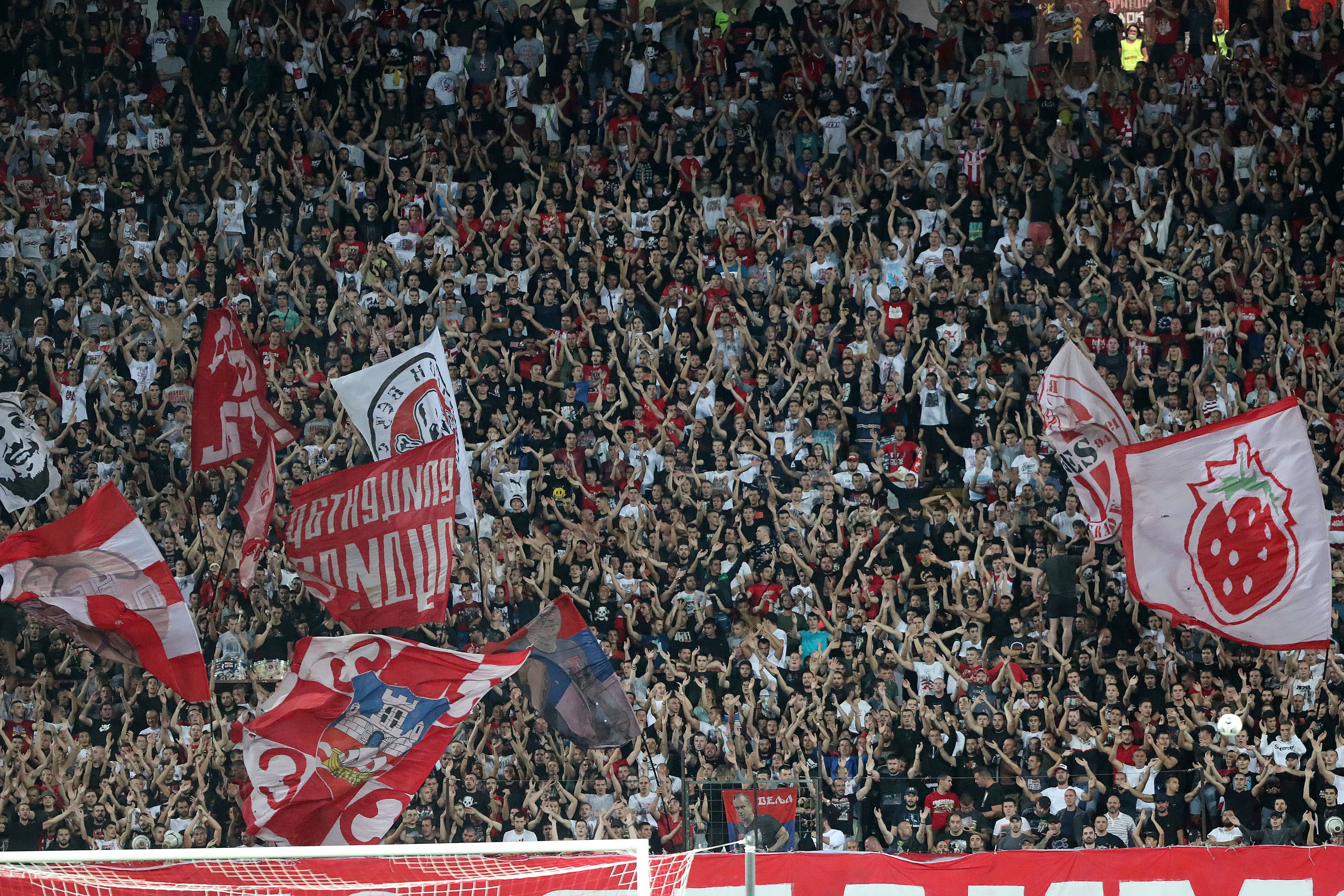 Beograd, 17.08.2021. - Navijaci na tribinama tokom prve utakmice plej-ofa za plasman u Ligu Evropa izmedju Crvene zvezde i Kluza, veceras na stadionu "Rajko Mitic" u Beogradu. (BETAPHOTO/BRANISLAV BOZIC/MO)