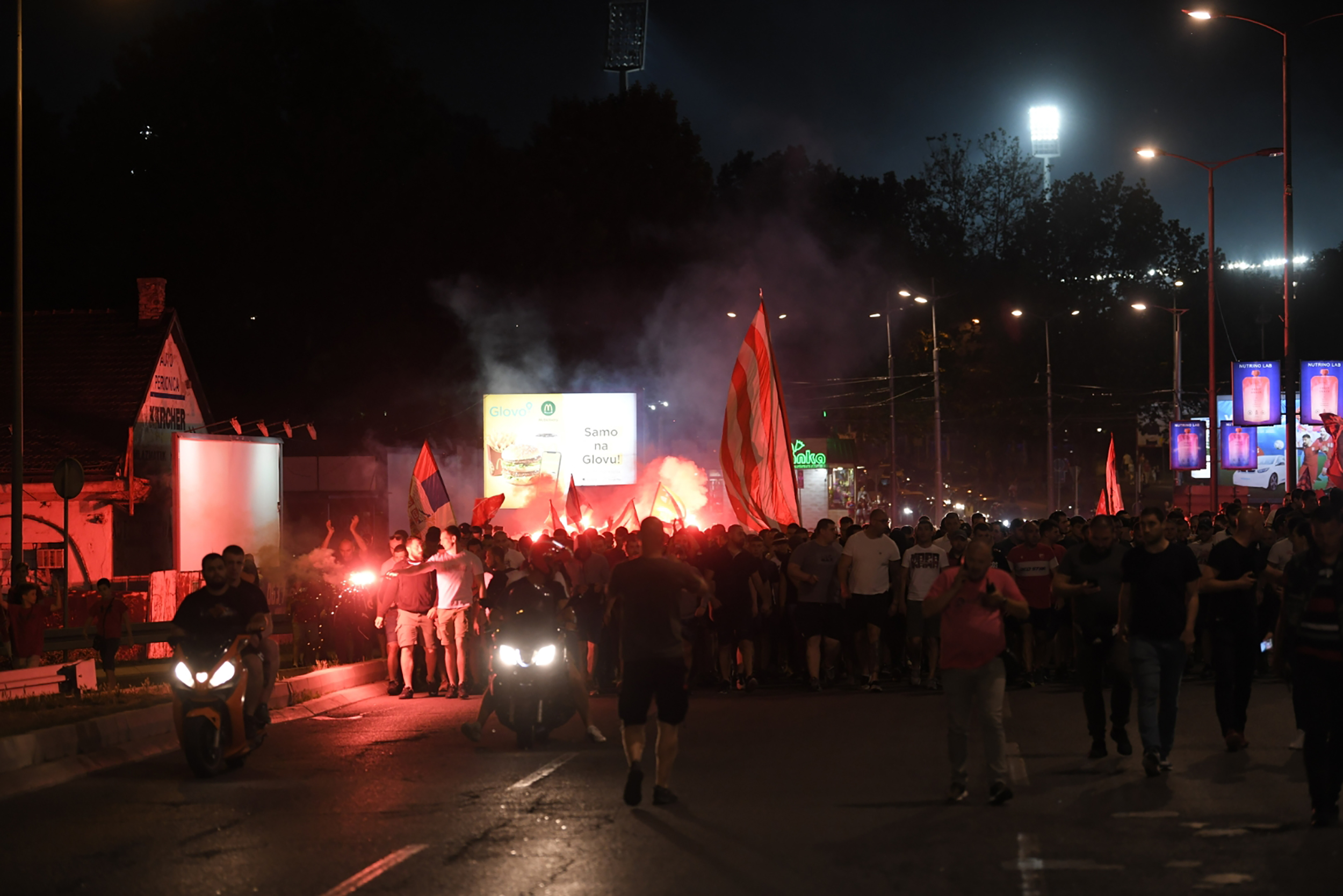 Fudbal-Super Liga, Superliga Season 2021/2022
Crvena Zvezda v Voždovac 
Beograd, 22.05.2022. navijači, ulica, huligani, slavlje, baklje, proslava titule, Titula, šampion