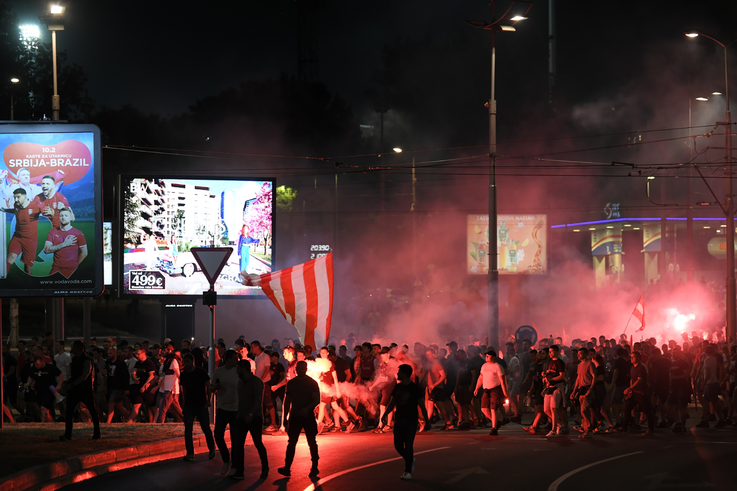 Fudbal-Super Liga, Superliga Season 2021/2022
Crvena Zvezda v Voždovac 
Beograd, 22.05.2022. navijači, ulica, huligani, slavlje, baklje, proslava titule, Titula, šampion