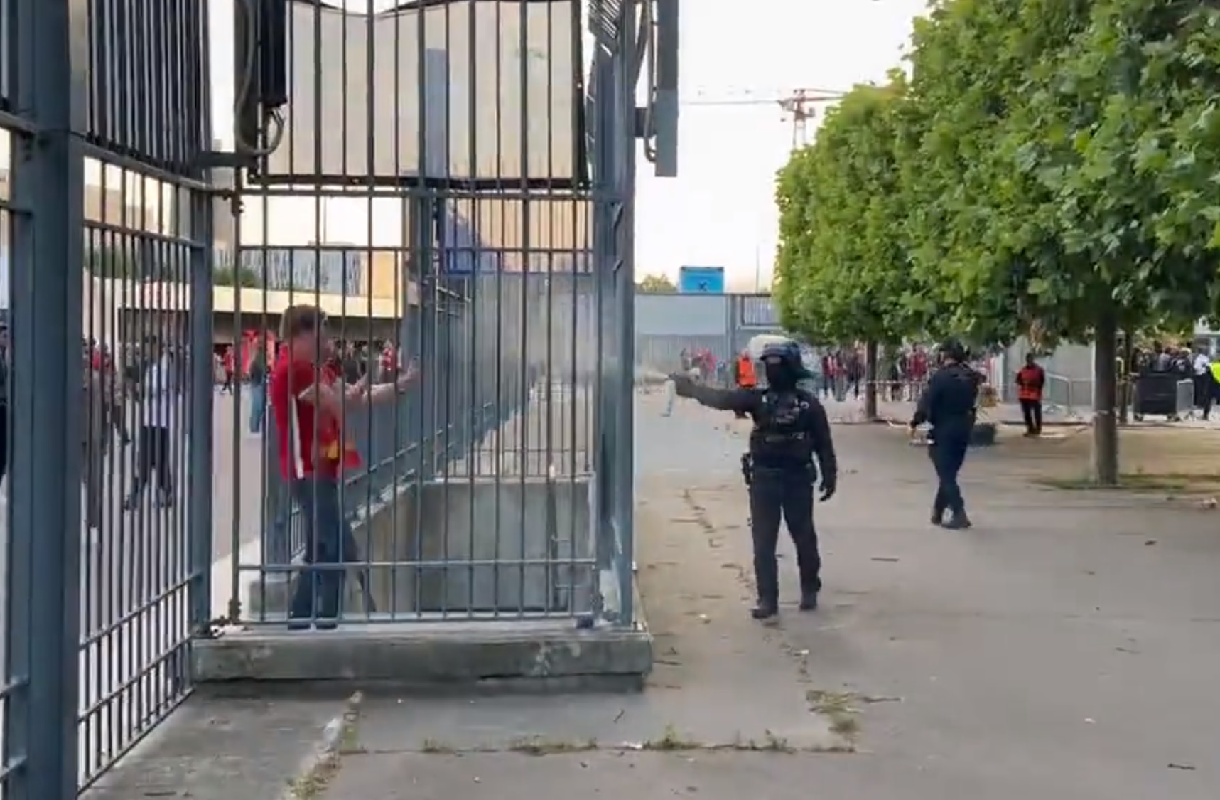 policija suzavac navijaci real liverpul