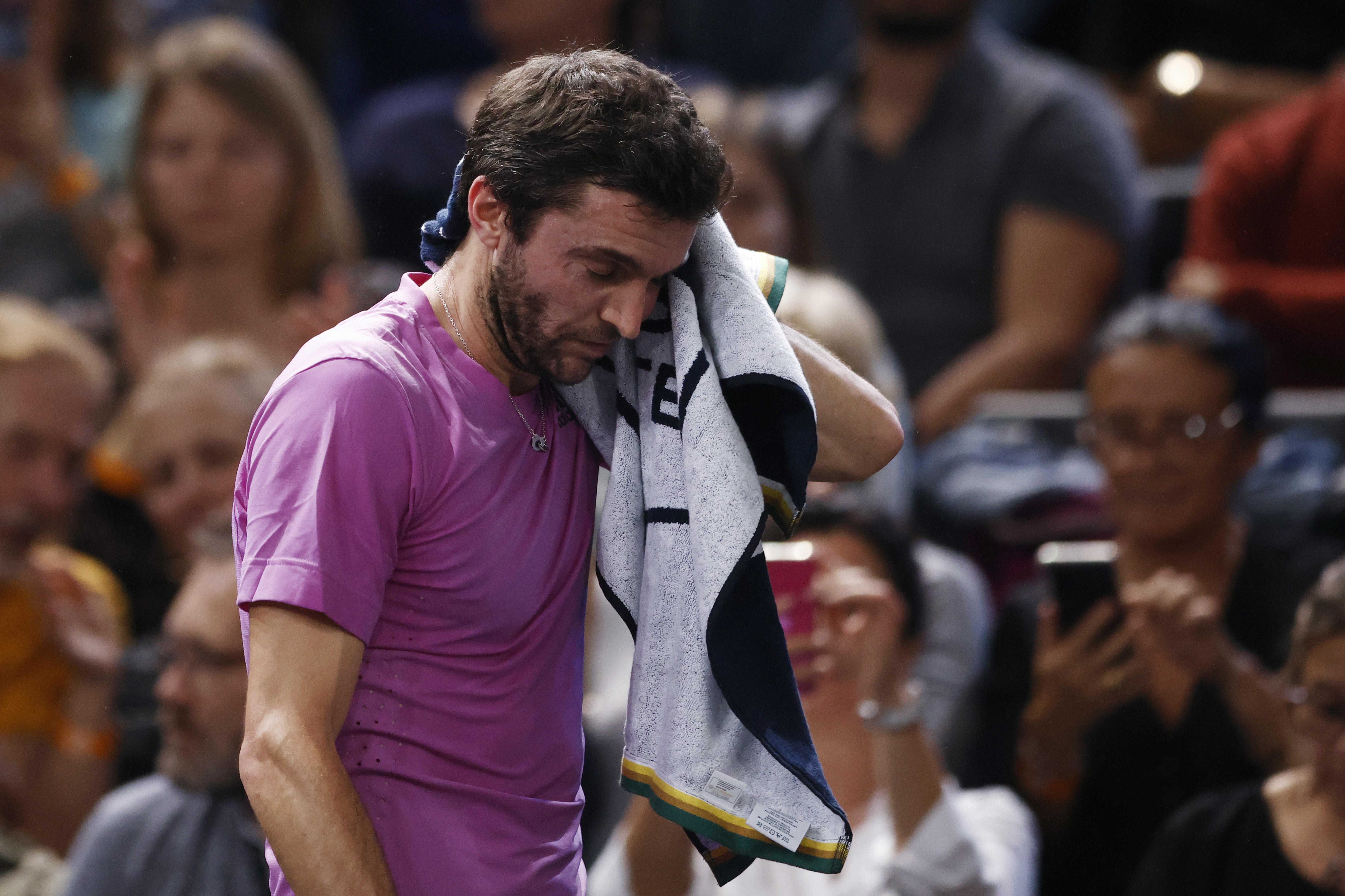 epa10277556 Gilles Simon of France reacts during his first round match against Andy Murray of Great Britain at the Rolex Paris Masters tennis tournament in Paris, France, 31 October 2022.  EPA-EFE/YOAN VALAT