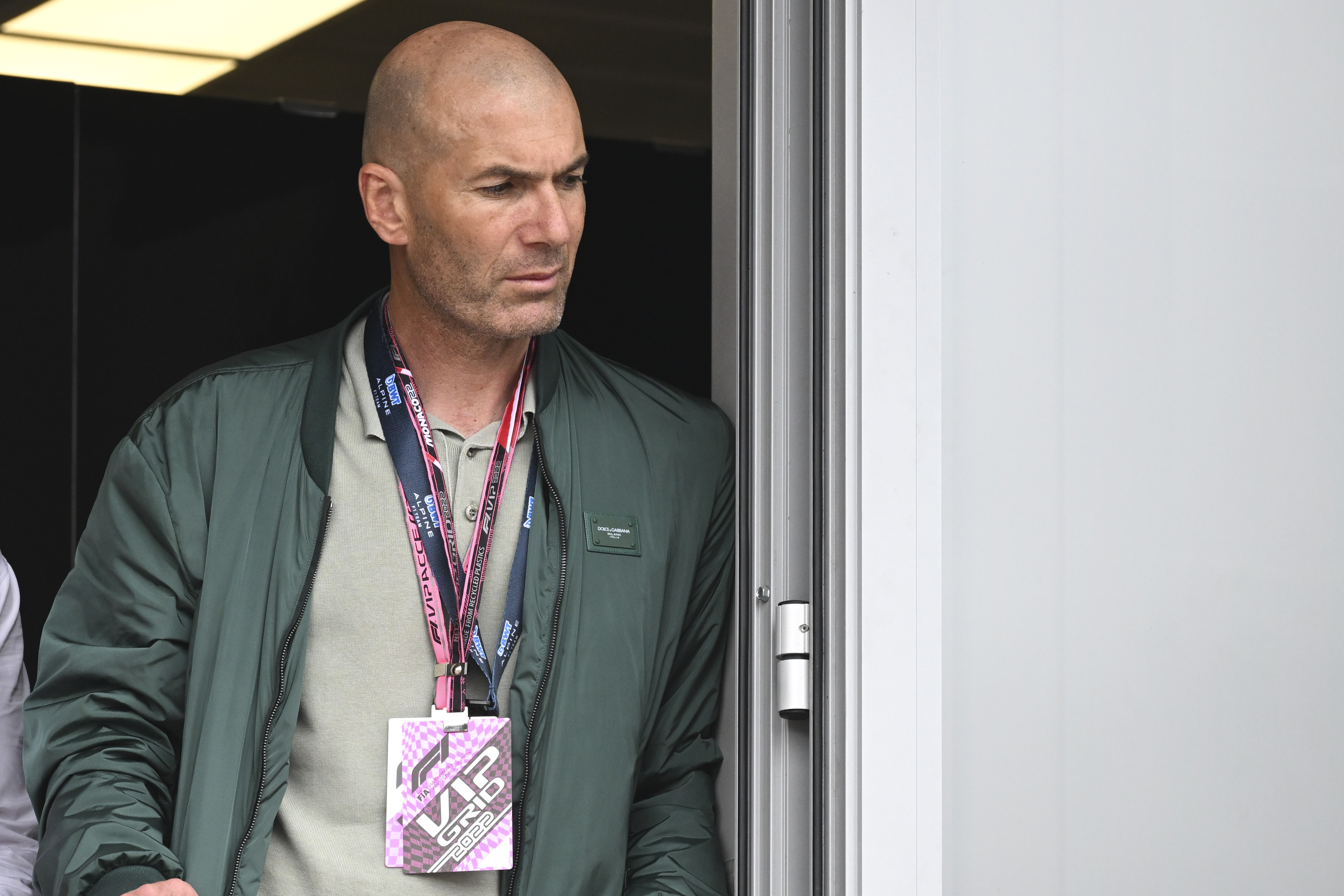 epa09984453 Former French international soccer player and Real Madrid head coach Zinedine Zidane watches the Formula One Grand Prix of Monaco at the Circuit de Monaco in Monte Carlo, Monaco, 29 May 2022.  EPA-EFE/CHRISTIAN BRUNA / POOL