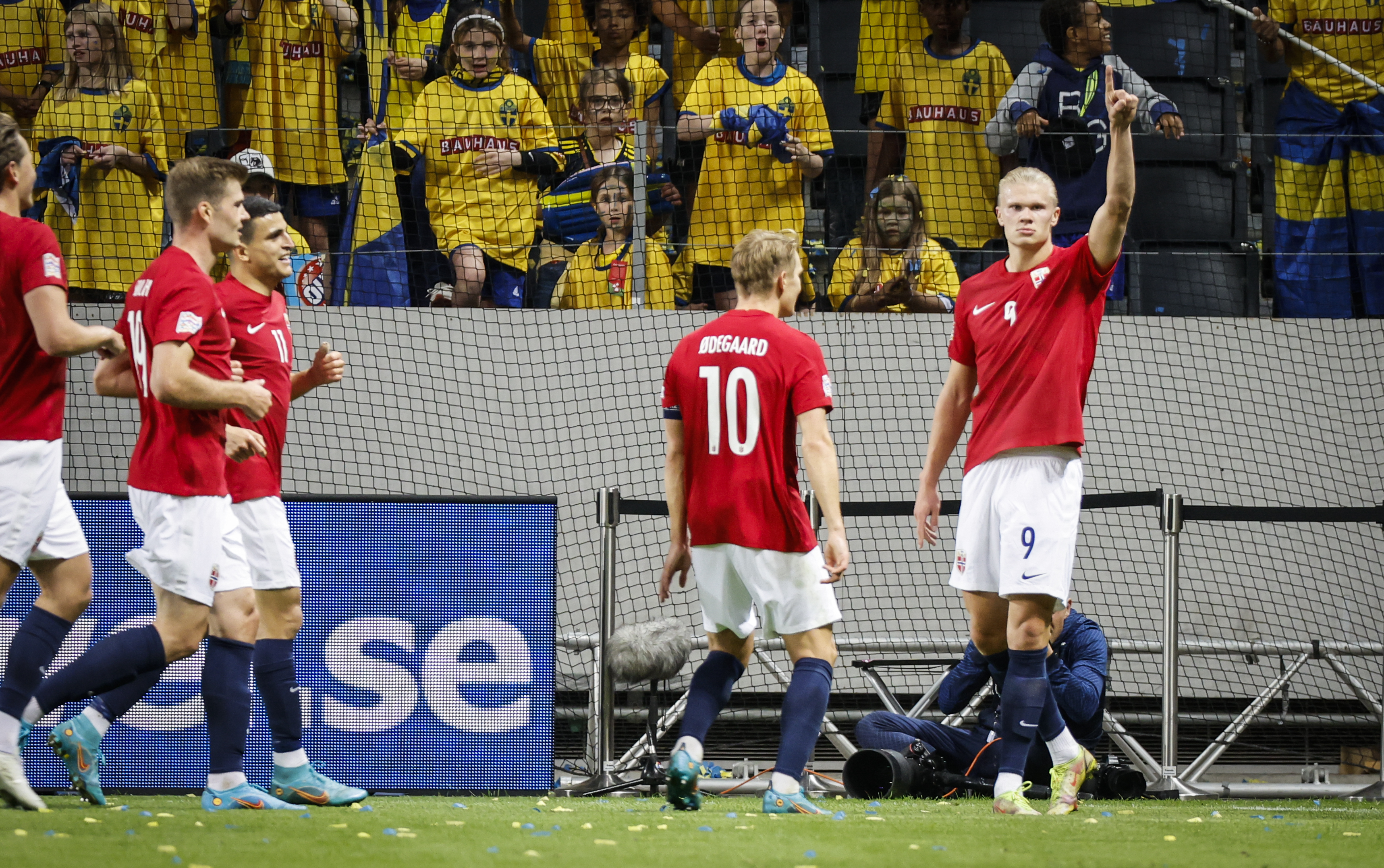 epa09998080 Norway's Erling Haaland (R) celebrates scoring his team's second goal during the UEFA Nations League soccer match between Sweden and Norway at Friends Arena in Stockholm, Sweden, 05 June 2022.  EPA-EFE/Christine Olsson/TT SWEDEN OUT SWEDEN OUT