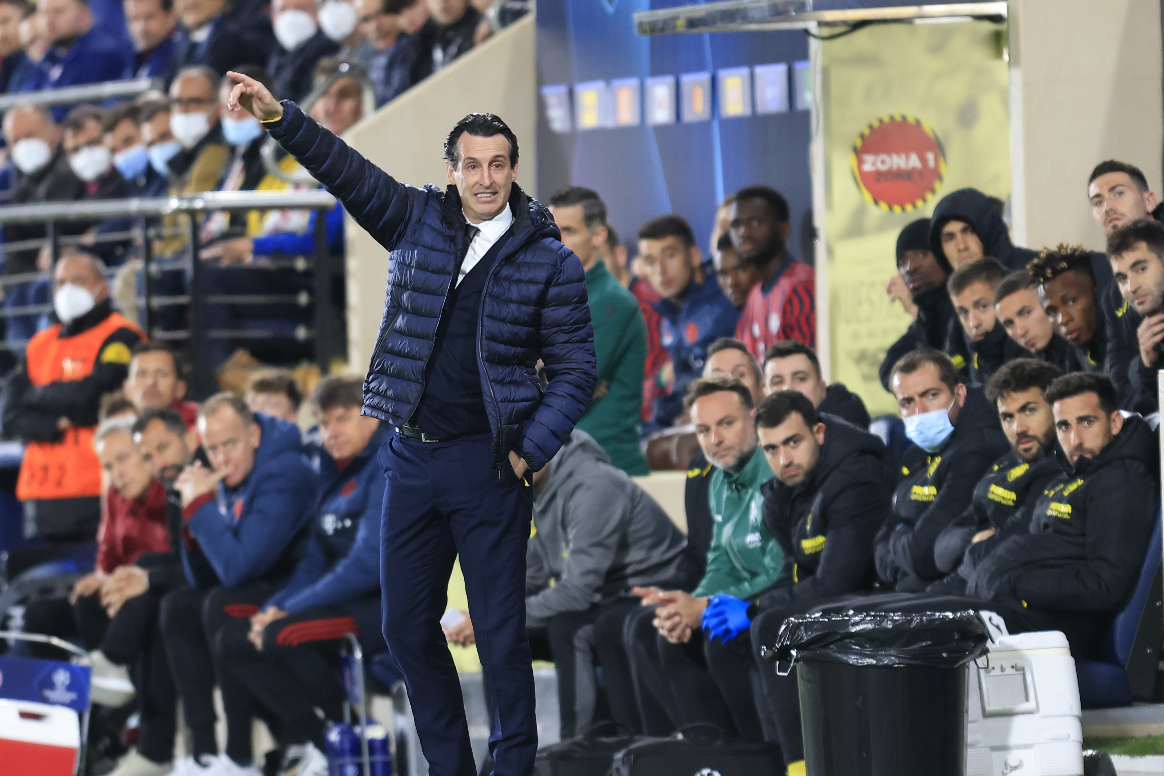 epa09874357 Villarreal's head coach Unai Emery reacts during the UEFA Champions League quarter final, first leg soccer match between Villarreal CF and Bayern Munich in Villarreal, eastern Spain, 06 April 2022.  EPA-EFE/DOMENECH CASTELLO