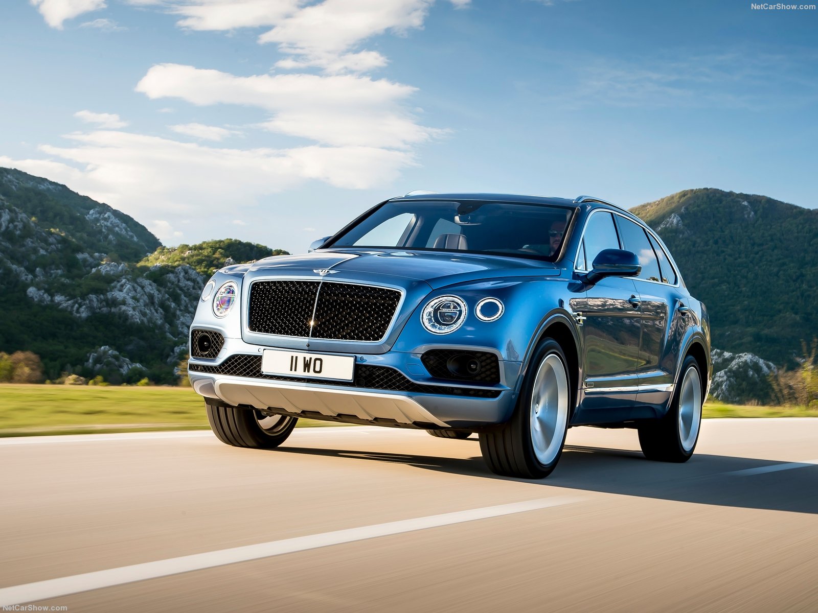 1648223673-Bentley-Bentayga_Diesel-2017-1600-04.jpg
