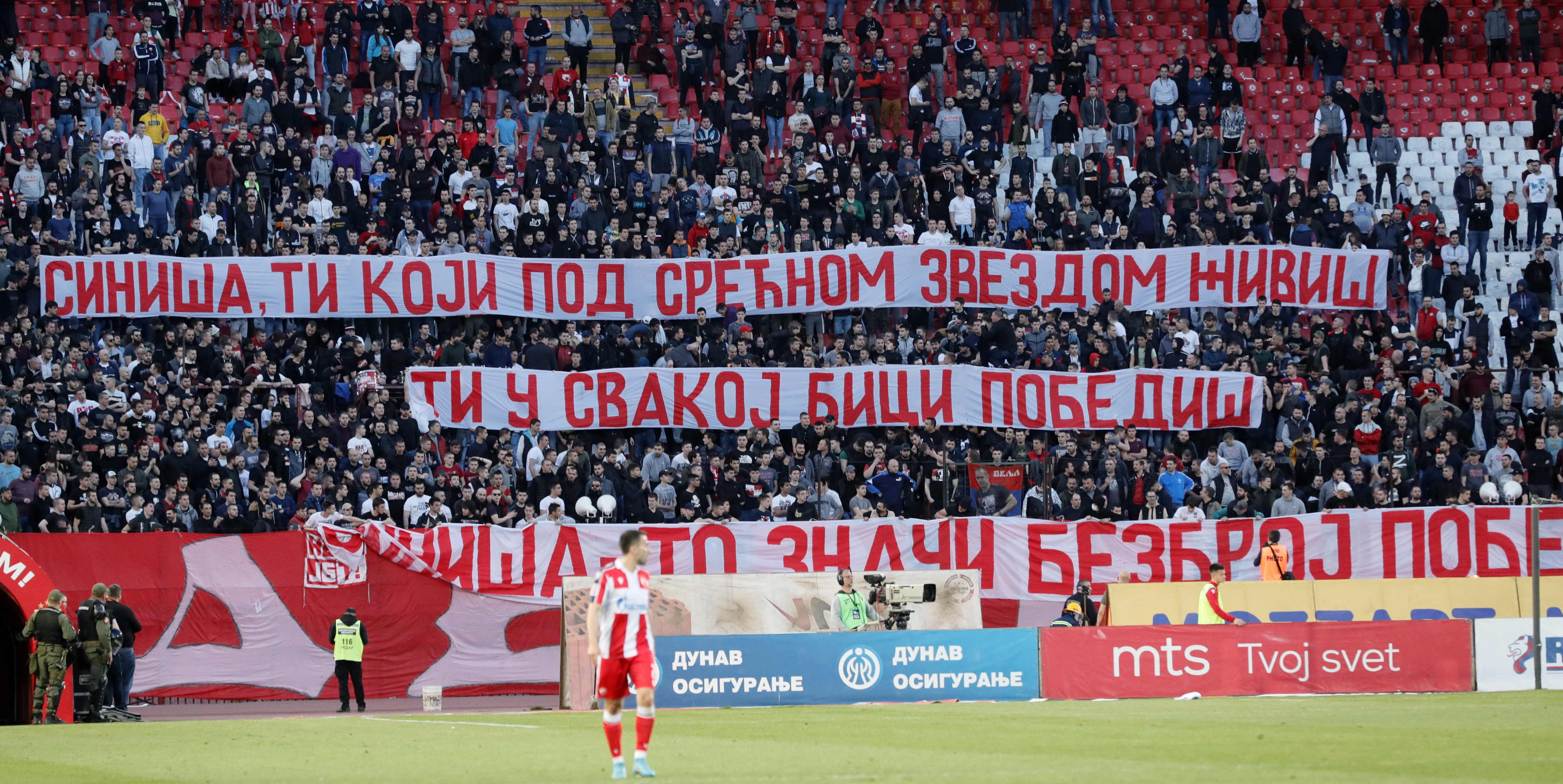 Sinisa Mihajlovic delije sever Crvena Zvezda - TSC Kup Srbije 6.4.2021. Beograd, Srbija, photo: Pedja Milosavljevic/STARSPORT