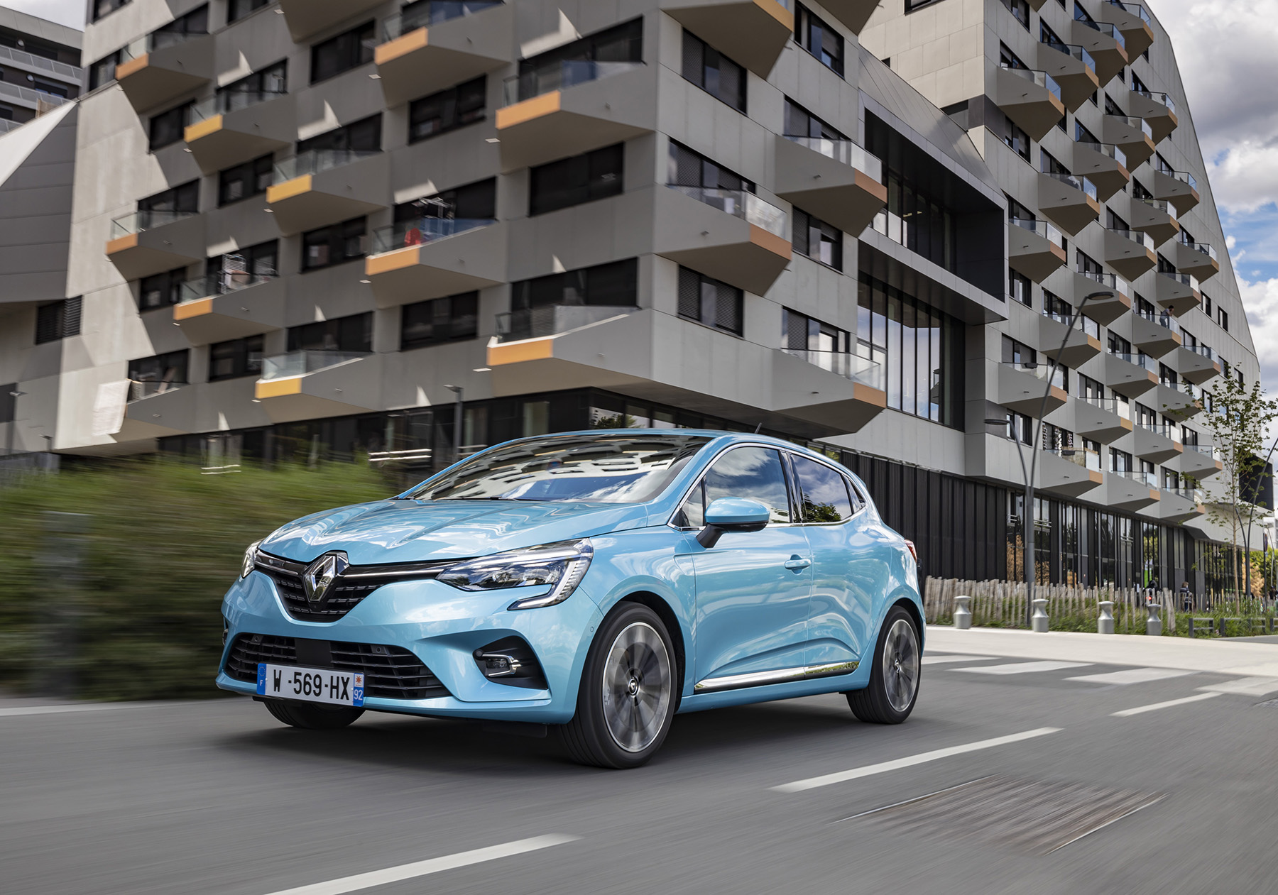 2020-Renault-CLIO-E-TECH-tests-drive.jpg