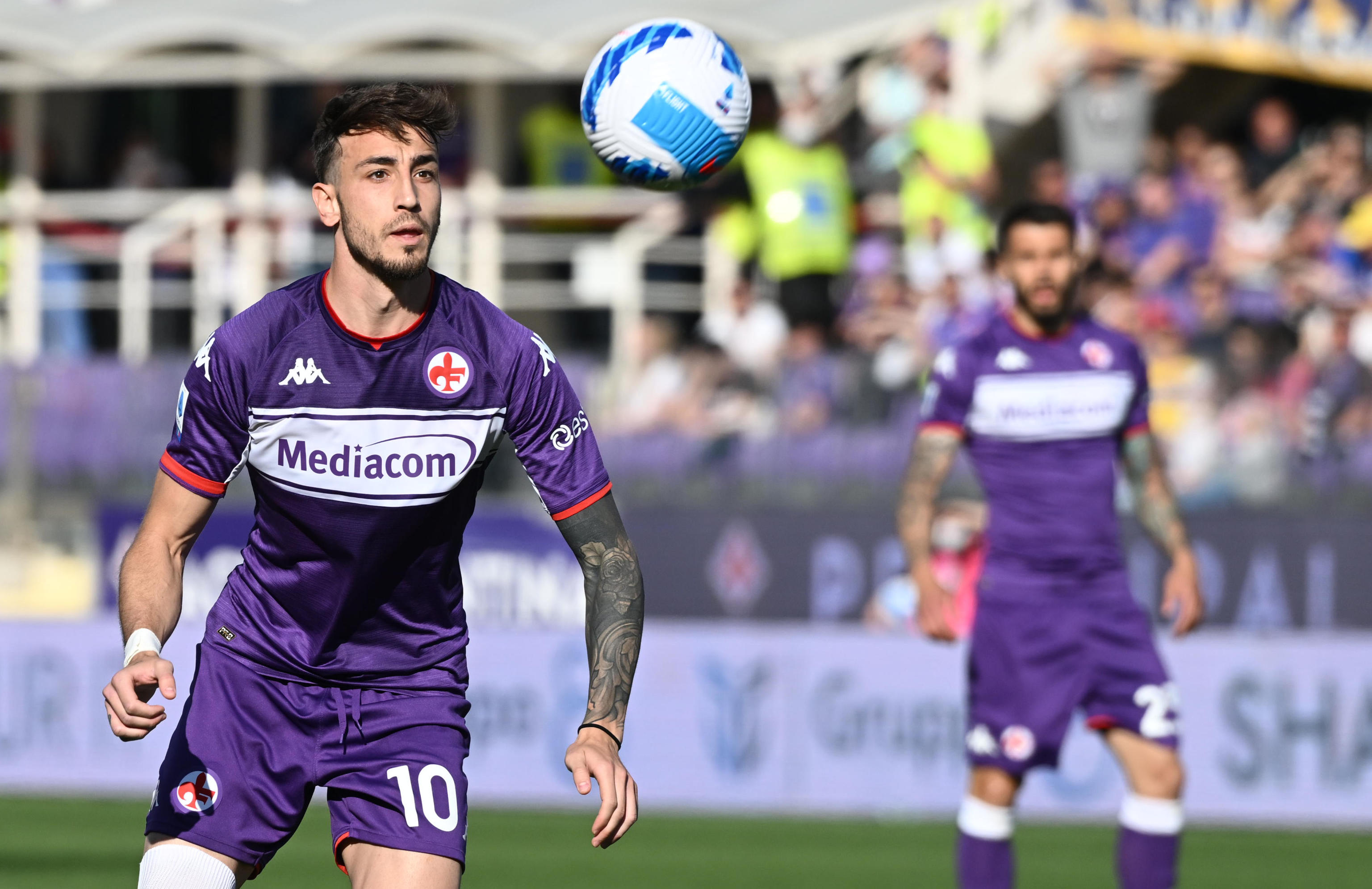 epa09893429 Fiorentina's midfielder Gaetano Castrovilli in action during the Italian Serie A soccer match ACF Fiorentina vs Venezia FC at Artemio Franchi Stadium in Florence, Italy, 16 April 2022.  EPA-EFE/CLAUDIO GIOVANNINI