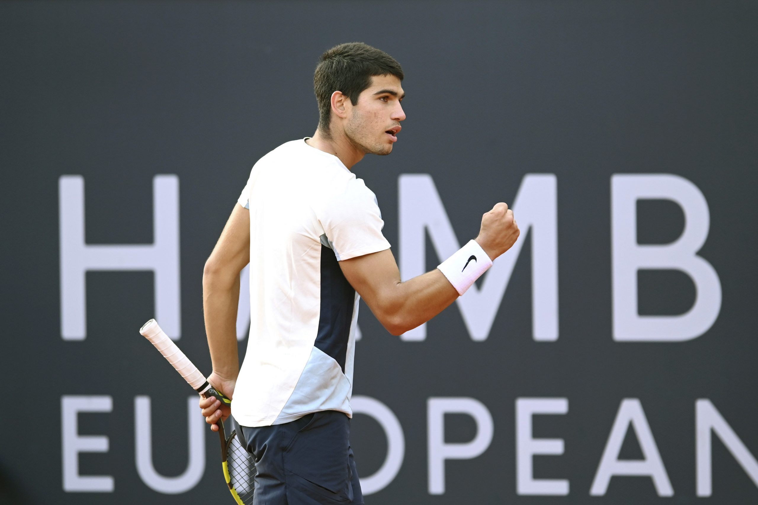 Spian's Carlos Alcaraz celebrates a point against Slovakia's Alex Molcan during their Hamburg tennis tournament semifinal match, in Hamburg, Germany, Saturday July 23, 2022. (Daniel Bockwoldt/dpa via AP)