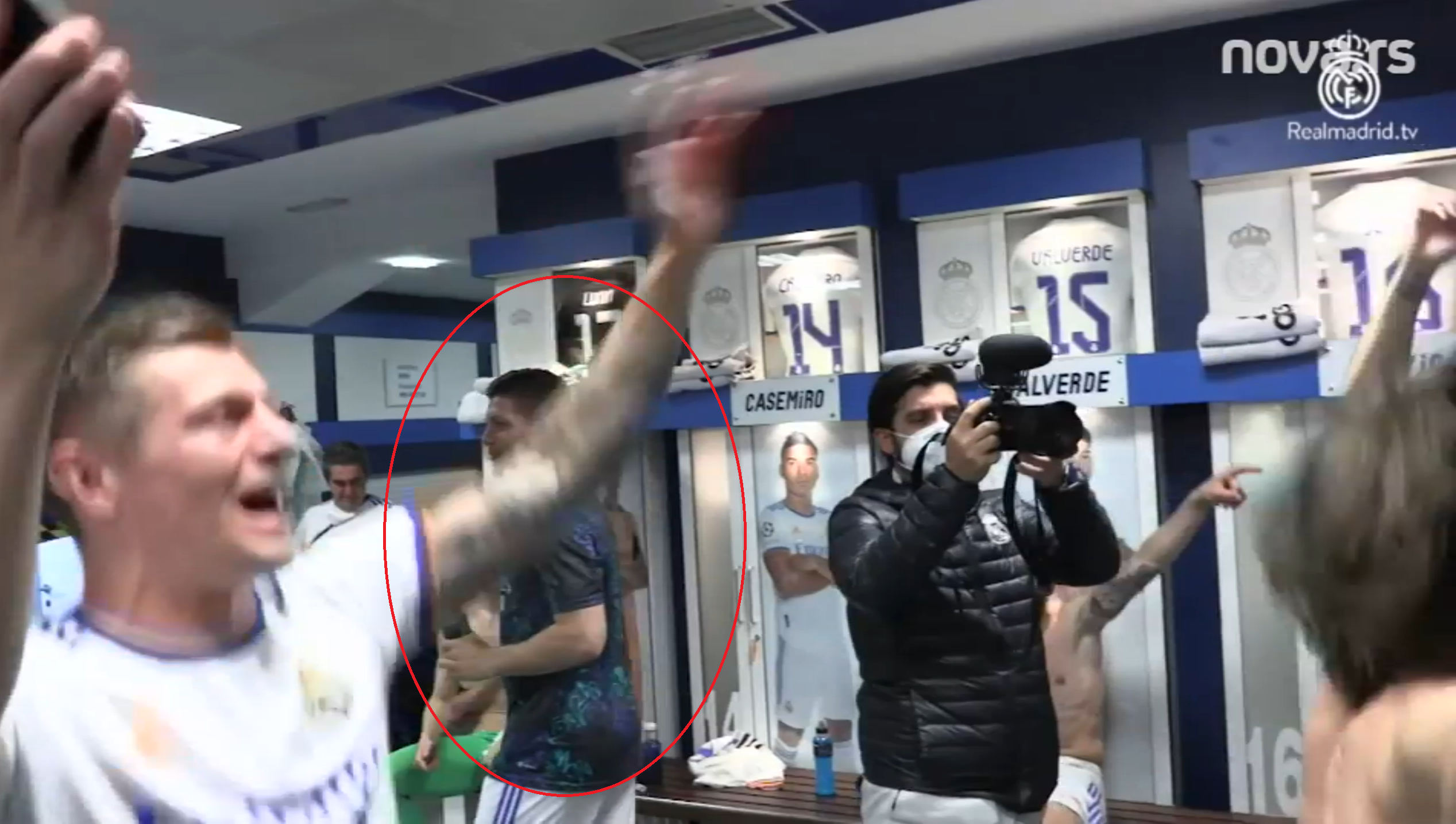 Luka Jović u svlačionici Reala