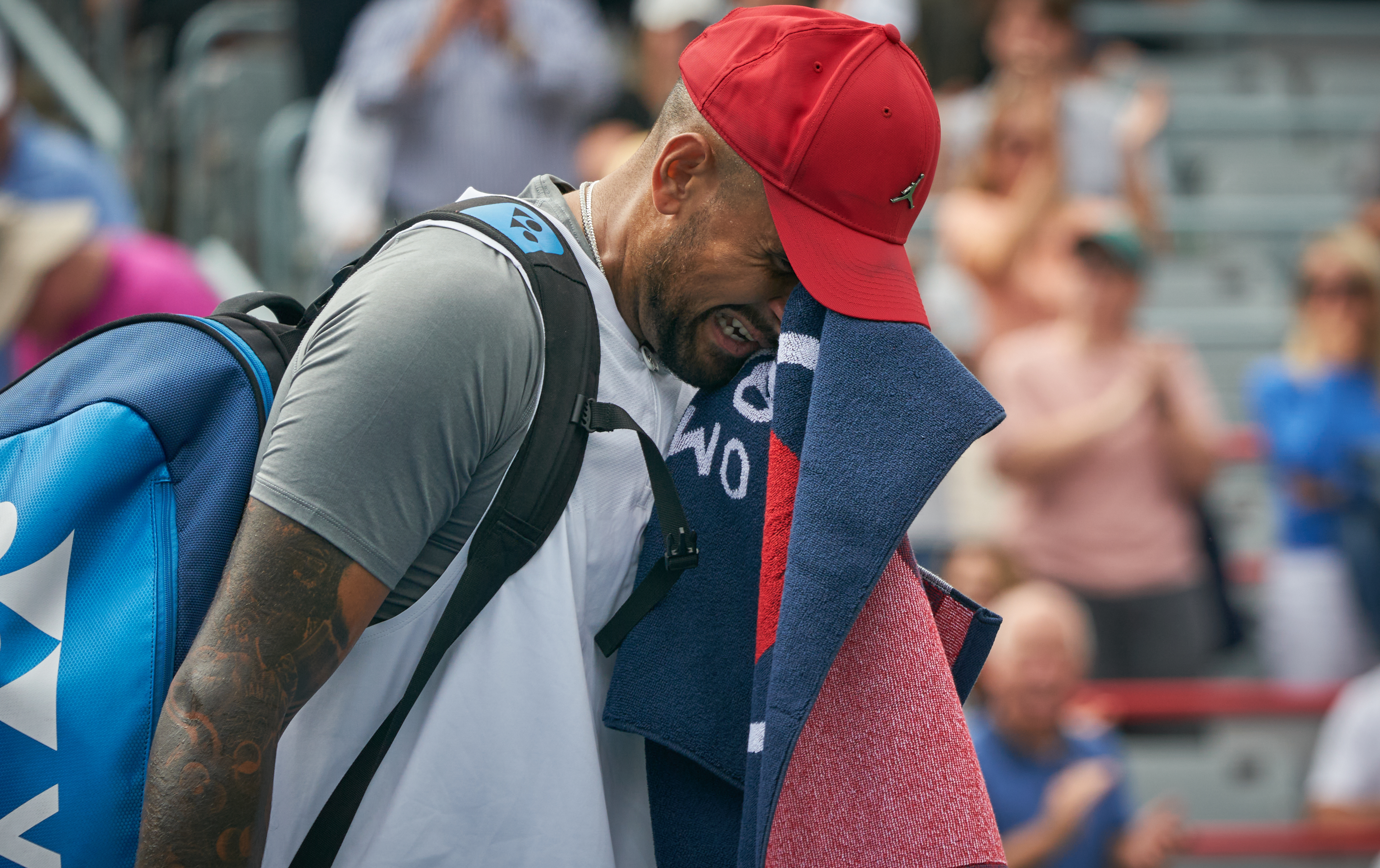epa10117736 Nick Kyrgios of Australia leaves the court after he lost against Hubert Hurkacz of Poland during the men's quater-finals ATP National Bank Open tennis tournament, in Montreal, Canada, 12 August 2022.  EPA-EFE/ANDRE PICHETTE