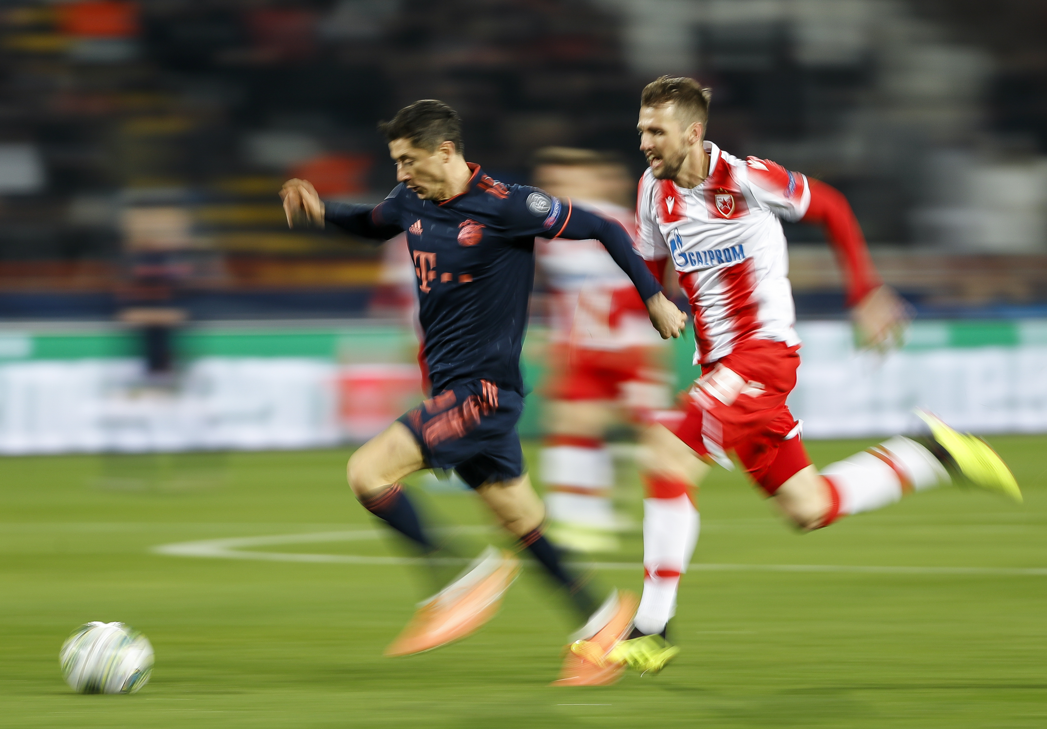 Fudbal Football UEFA Champions League Group B season 2019/2020
Crvena Zvezda v Bayern Munich
Robert Lewandowski (L) and Nemanja Milunovic
Beograd, 26.11.2019.
foto: Srdjan Stevanovic/Starsportphoto ©