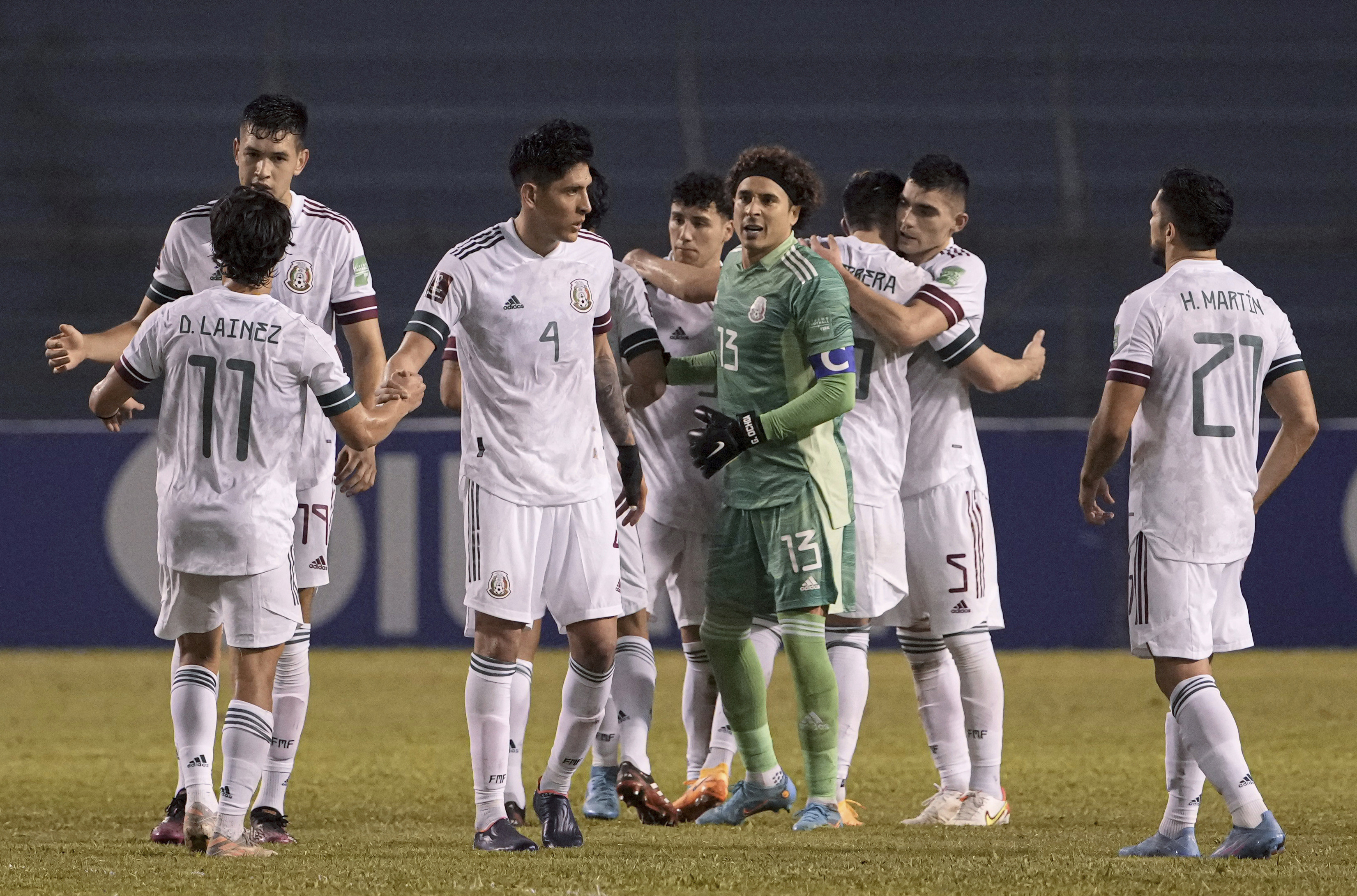 Mexico's players celebrate after their team defeated Honduras 1-0 ,at the end of a qualifying soccer match for the FIFA World Cup Qatar 2022 in San Pedro Sula, Honduras, Sunday, March 27, 2022. (AP Photo/Moises Castillo)