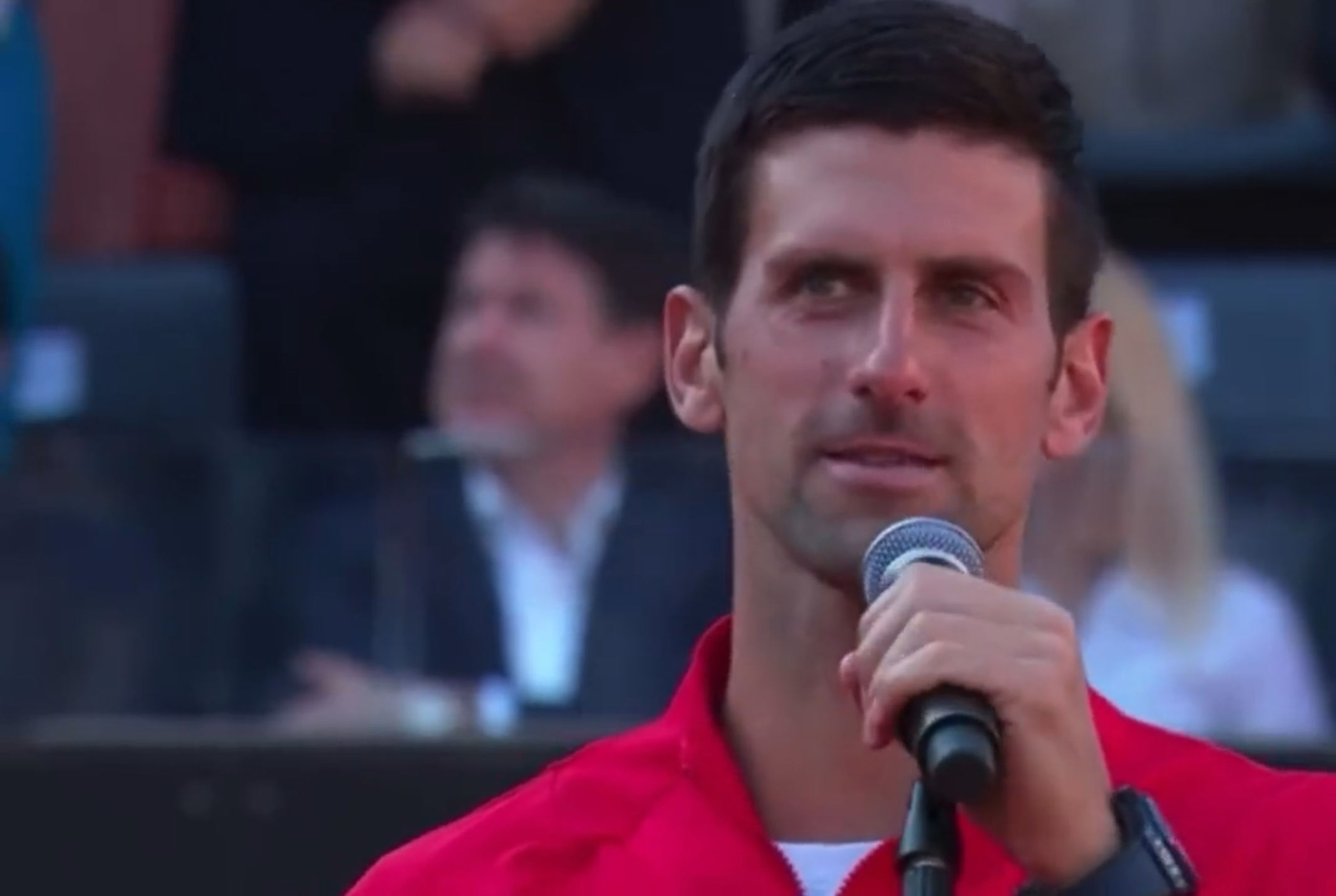 Novak Đoković peva