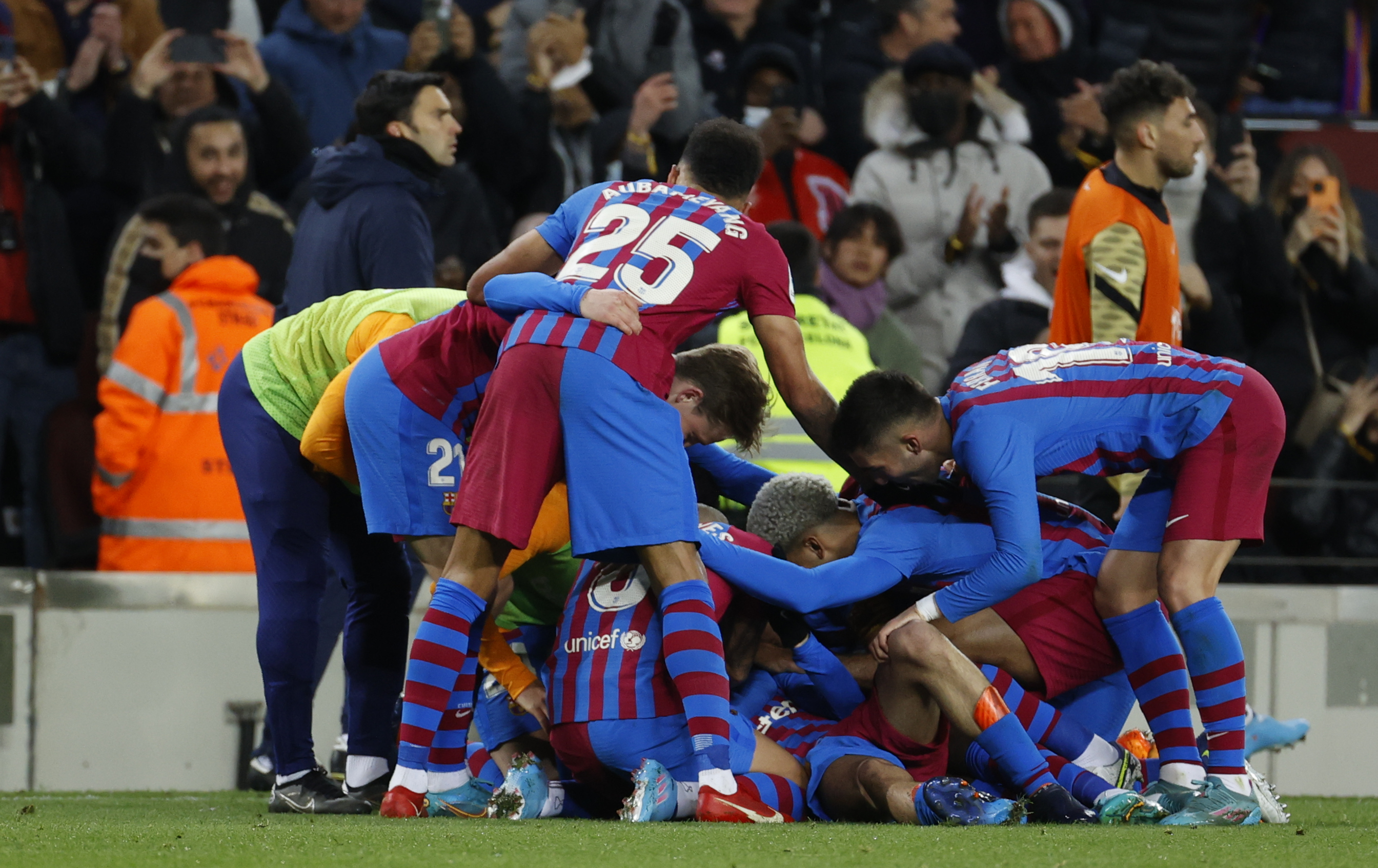 epa09868585 FC Barcelona's players celebrate after scoring the 1-0 lead during a Spanish LaLiga soccer match between FC Barcelona and Sevilla FC at Camp Nou stadium, Barcelona, Spain, 03 April 2022.  EPA-EFE/TONI ALBIR