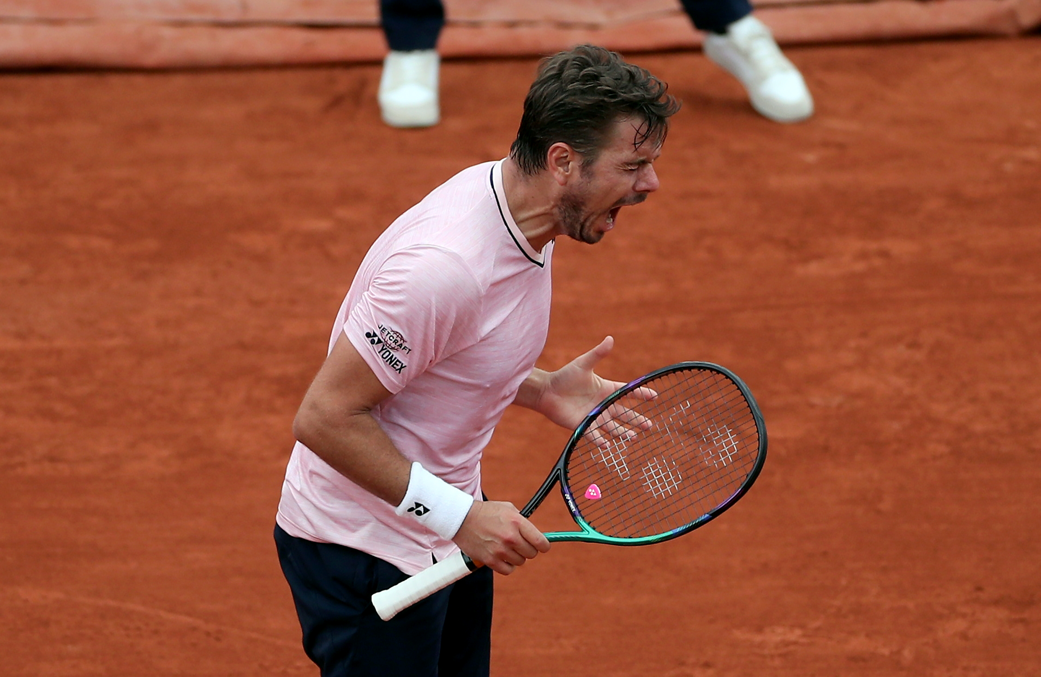 epa09969481 Stan Wawrinka of Switzerland plays Corentin Moutet of France in their men?s first round match during the French Open tennis tournament at Roland ?Garros in Paris, France, 23 May 2022.  EPA-EFE/MARTIN DIVISEK