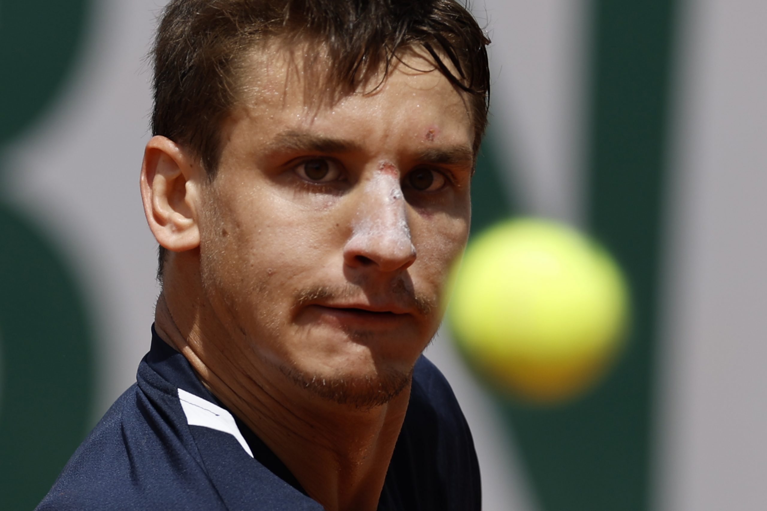 Argentina's Camilo Ugo Carabelli eyes the ball as he plays Canada's Felix Auger-Aliassime during their second round match of the French Open tennis tournament at the Roland Garros stadium Wednesday, May 25, 2022 in Paris. (AP Photo/Jean-Francois Badias)
