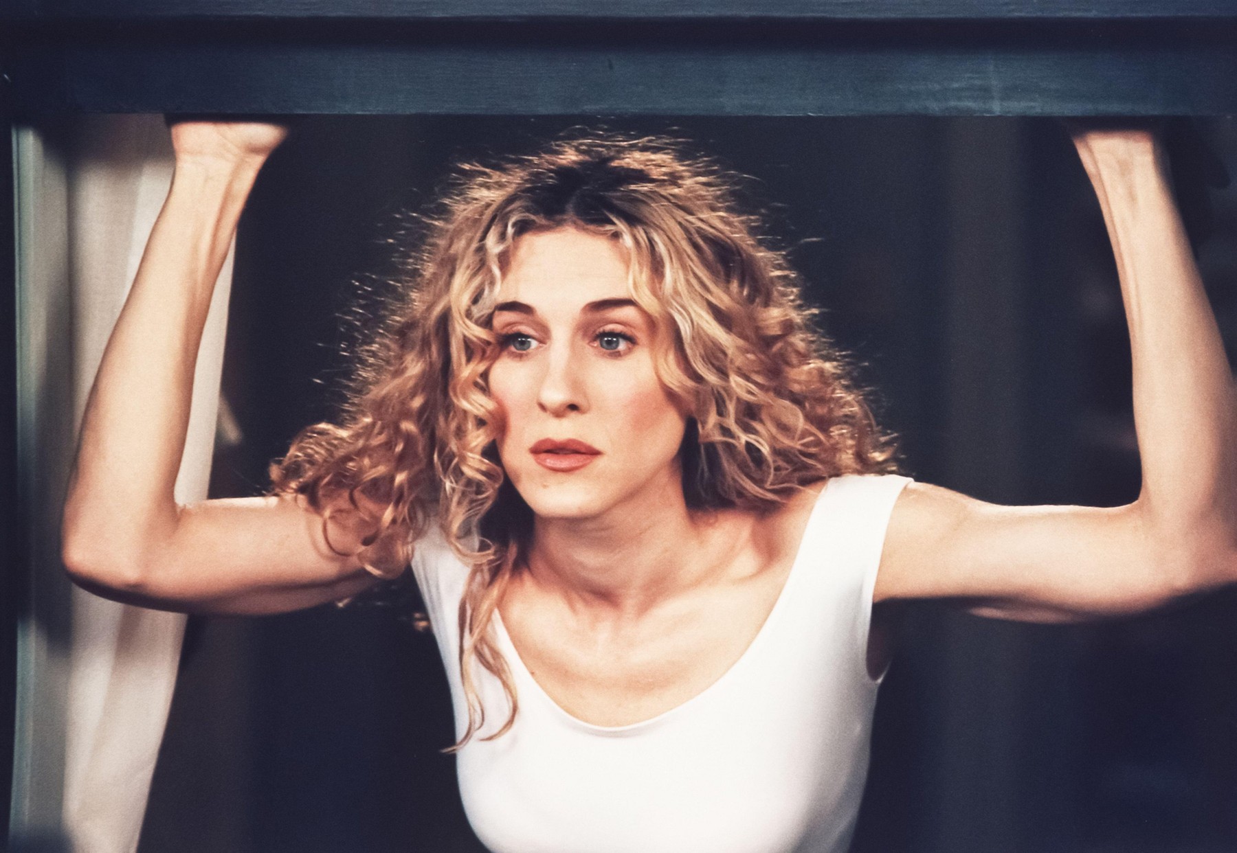 LIBRARY.  USA. Sarah Jessica Parker as Carrie Bradshaw in ©HBO classic TV series  : Sex and the City (1998C2004). Ref: LMK106-J6699-300720Supplied by LMKMEDIA. Editorial Only.Landmark Media is not the copyright owner of these Film or TV stills but prov