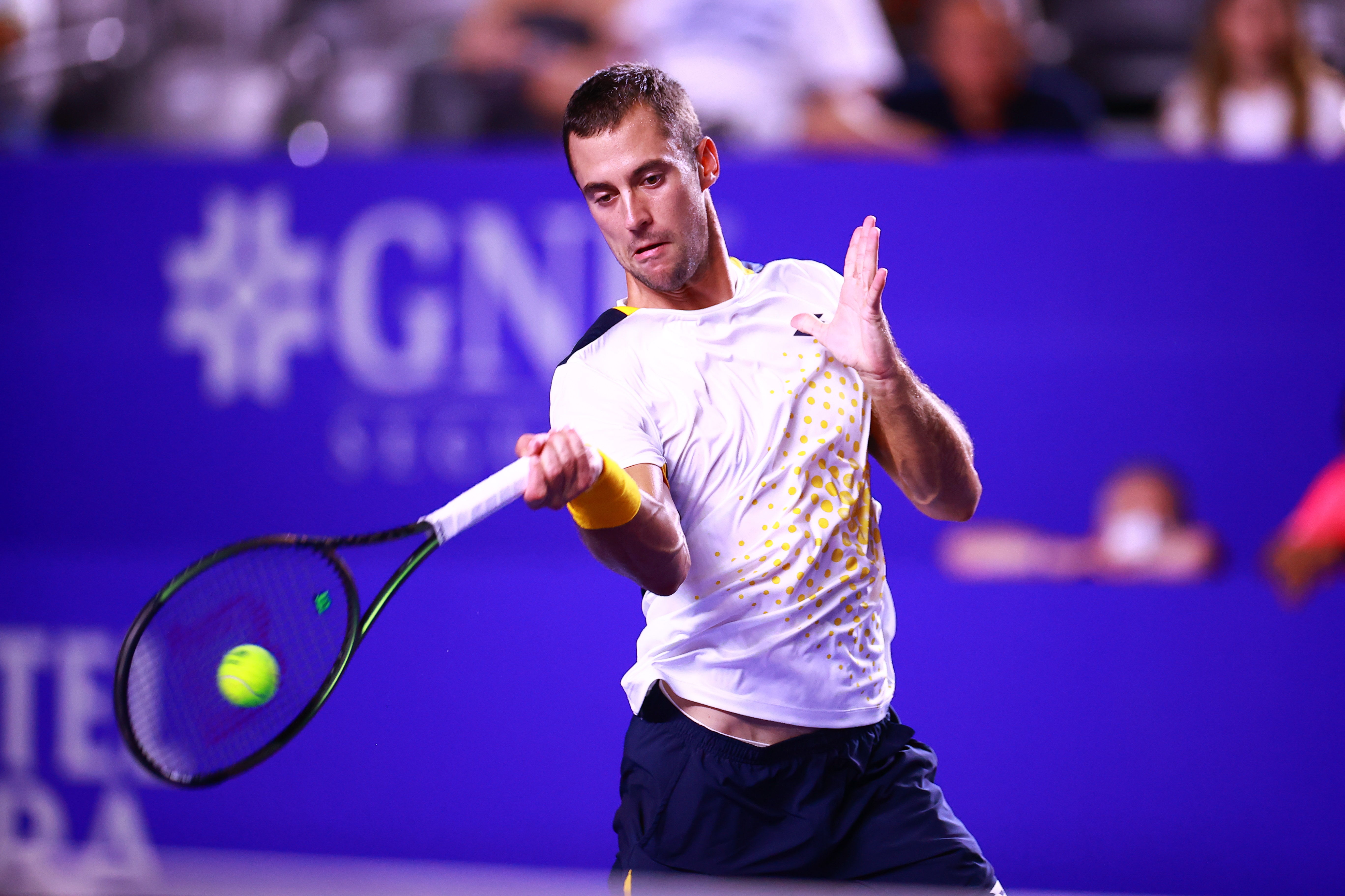epa09778022 Serbian tennis player Laslo Djere in action against Greek player Stefanos Tsitsipas during the Mexican Tennis Open tournament in Acapulco, Mexico, 22 February 2022.  EPA-EFE/DAVID GUZMAN GONZALEZ