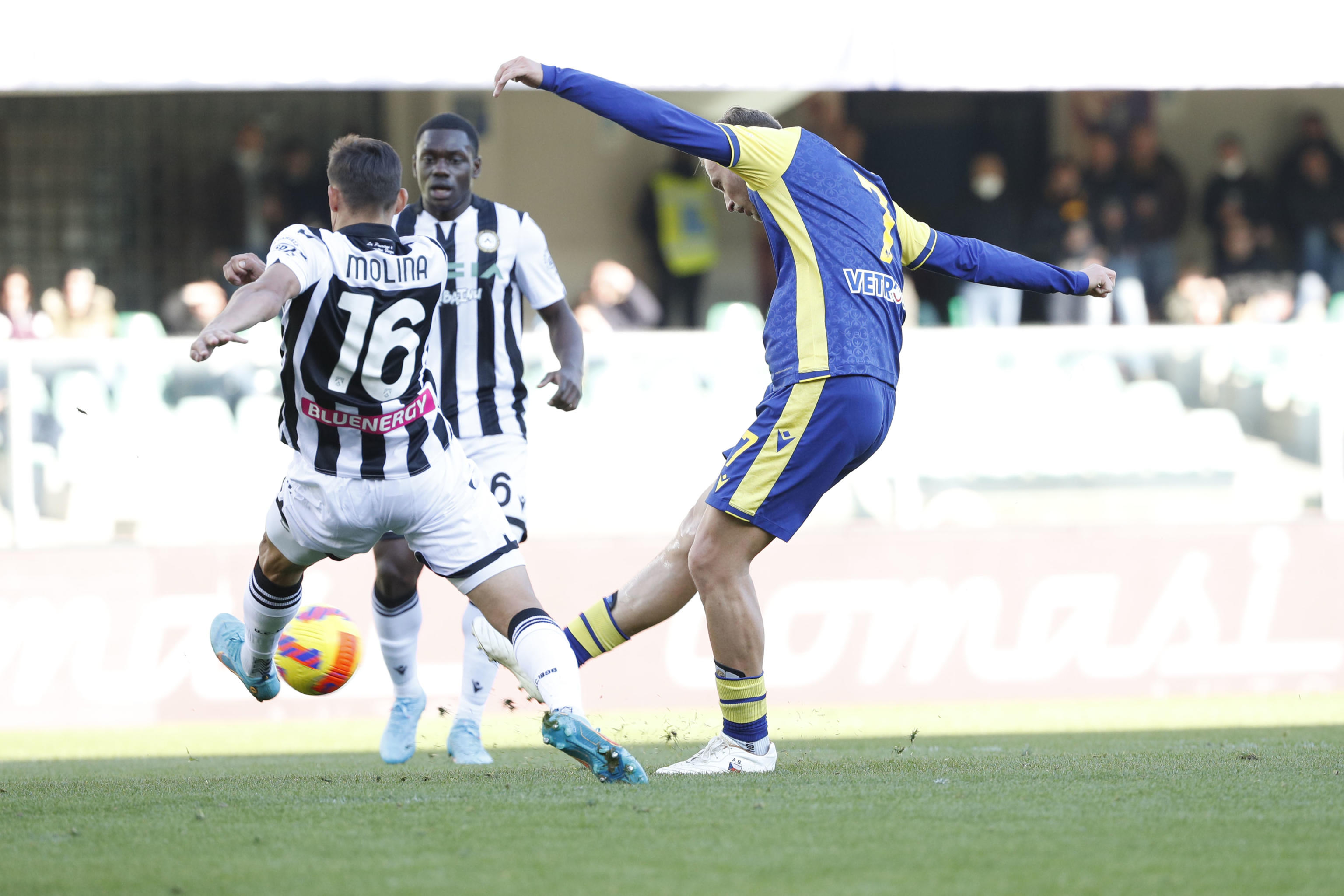 epa09753260 Hellas Verona's Antonin Barak scores the 2-0 goal during the Italian Serie A soccer match Hellas Verona vs Udinese Calcio at Marcantonio Bentegodi stadium in Verona, Italy, 13 February 2022.  EPA-EFE/EMANUELE PENNACCHIO