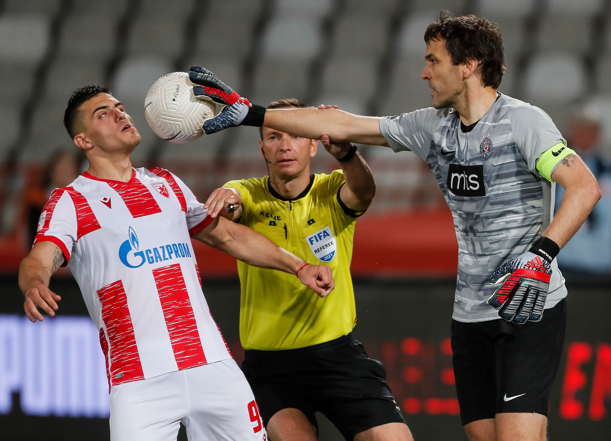 Nikola Krstovic sudija Srdjan Jovanovic Vladimir Stojkovic Finale Kupa Srbije,  Crvena Zvezda - Partizan, derbi, derby 25.5.2021. Maj 25. 2021. Beograd, Srbija  foto: Pedja Milosavljevic/STARSPORT