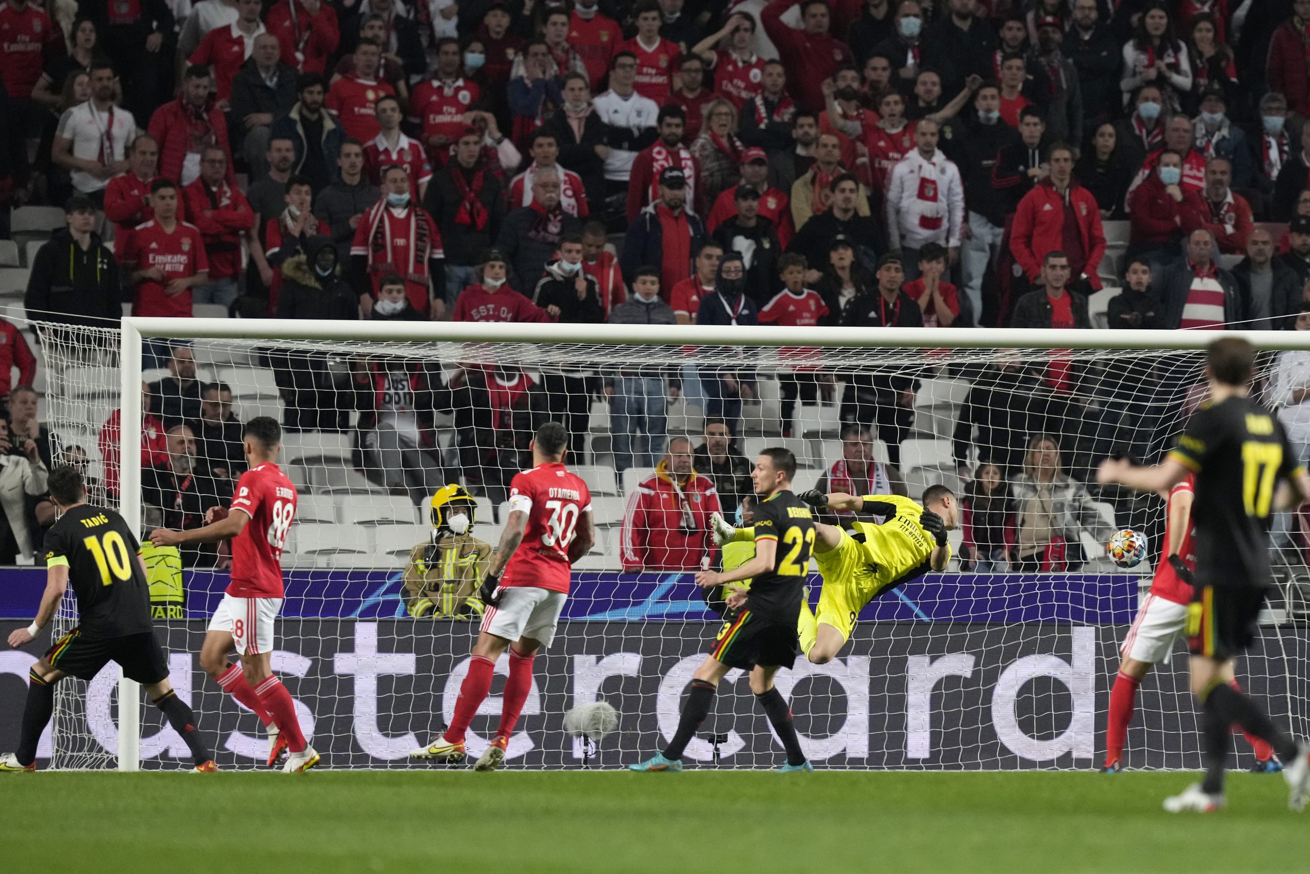 Ajax's Dusan Tadic, left, scores his side's opening goal during the Champions League round of 16, first leg, soccer match between Benfica and Ajax at the Luz stadium in Lisbon, Wednesday, Feb. 23, 2022. (AP Photo/Armando Franca)