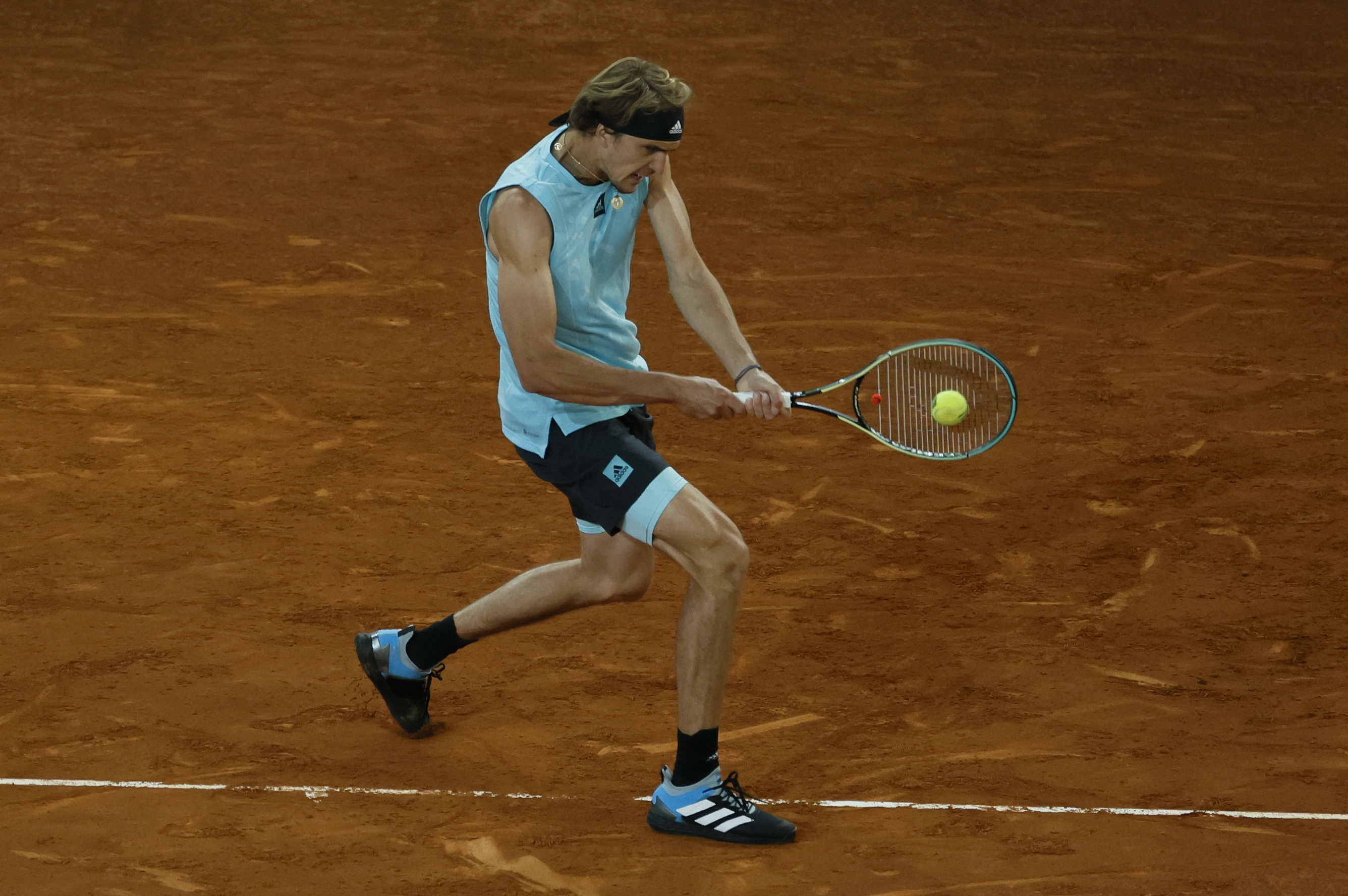 epa09930795 Alexander Zverev of Germany in action against Felix Auger-Aliassime of Canada during their quarter final match of the Mutua Madrid Open tennis tournament at Caja Magica sport complex in Madrid, Spain, 06 May 2022.  EPA-EFE/JUANJO MARTIN