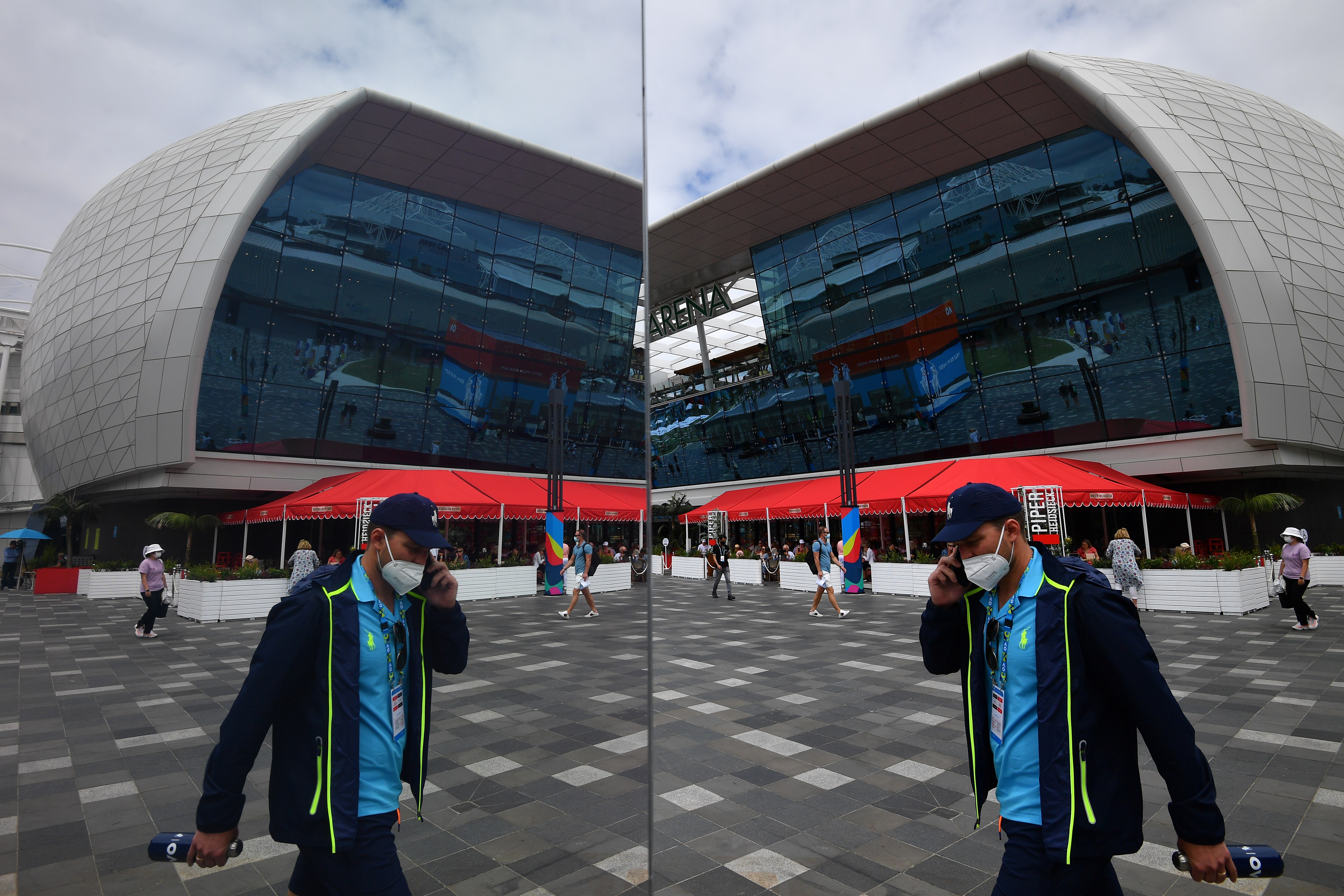 epa09690280 Spectators are seen outside of Rod Laver Arena  on Day 1 of the Australian Open tennis tournament, at Melbourne Park, in Melbourne, Australia, 17 January 2022.  EPA-EFE/JAMES ROSS AUSTRALIA AND NEW ZEALAND OUT