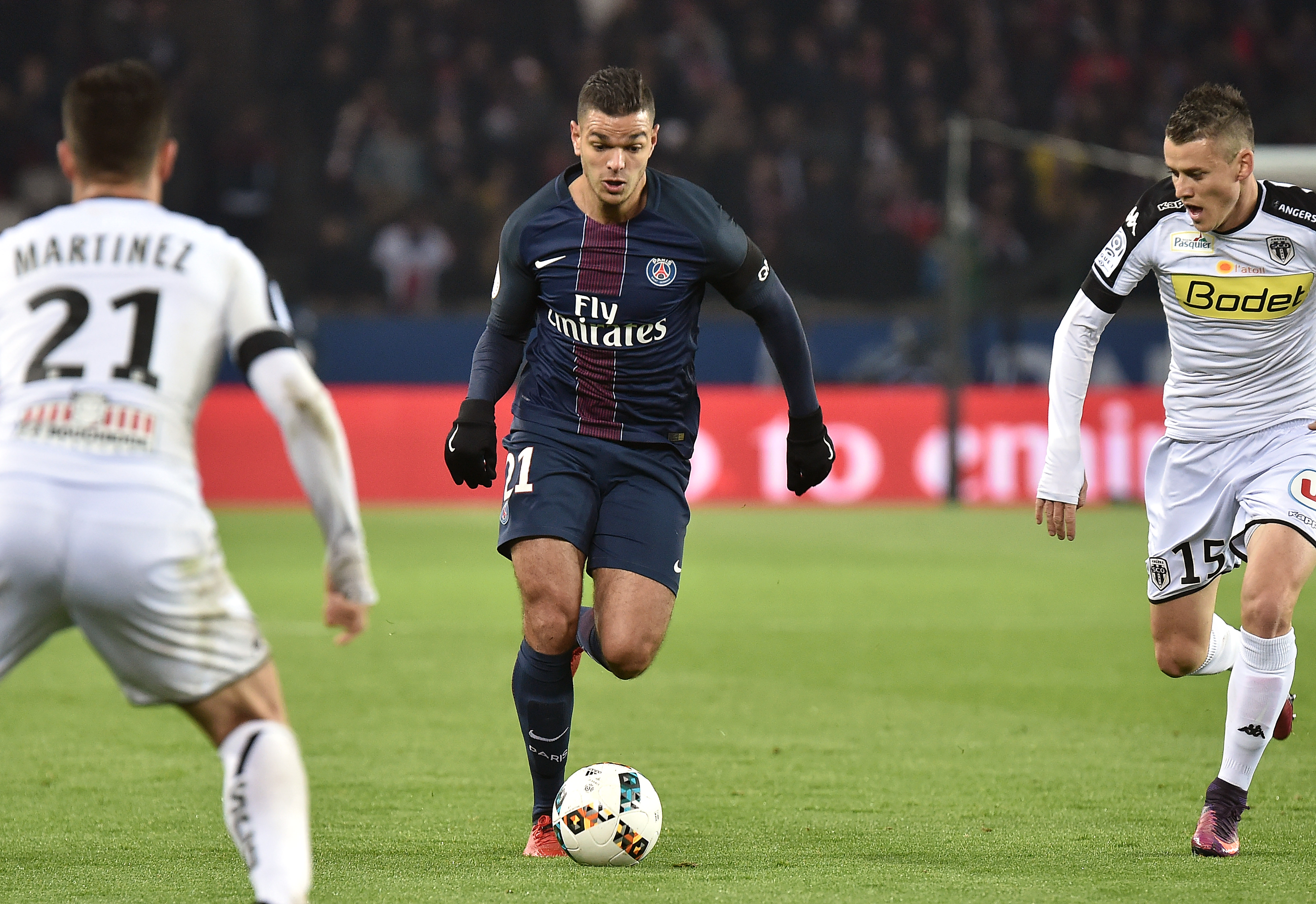 epa05654099 Hatem Ben Arfa of Paris Saint Germain in action during the French Ligue 1 soccer match between Paris Saint-Germain (PSG) and Angers at the Parc des Princes stadium in Paris, France, 30 November 2016.  EPA/CHRISTOPHE PETIT TESSON