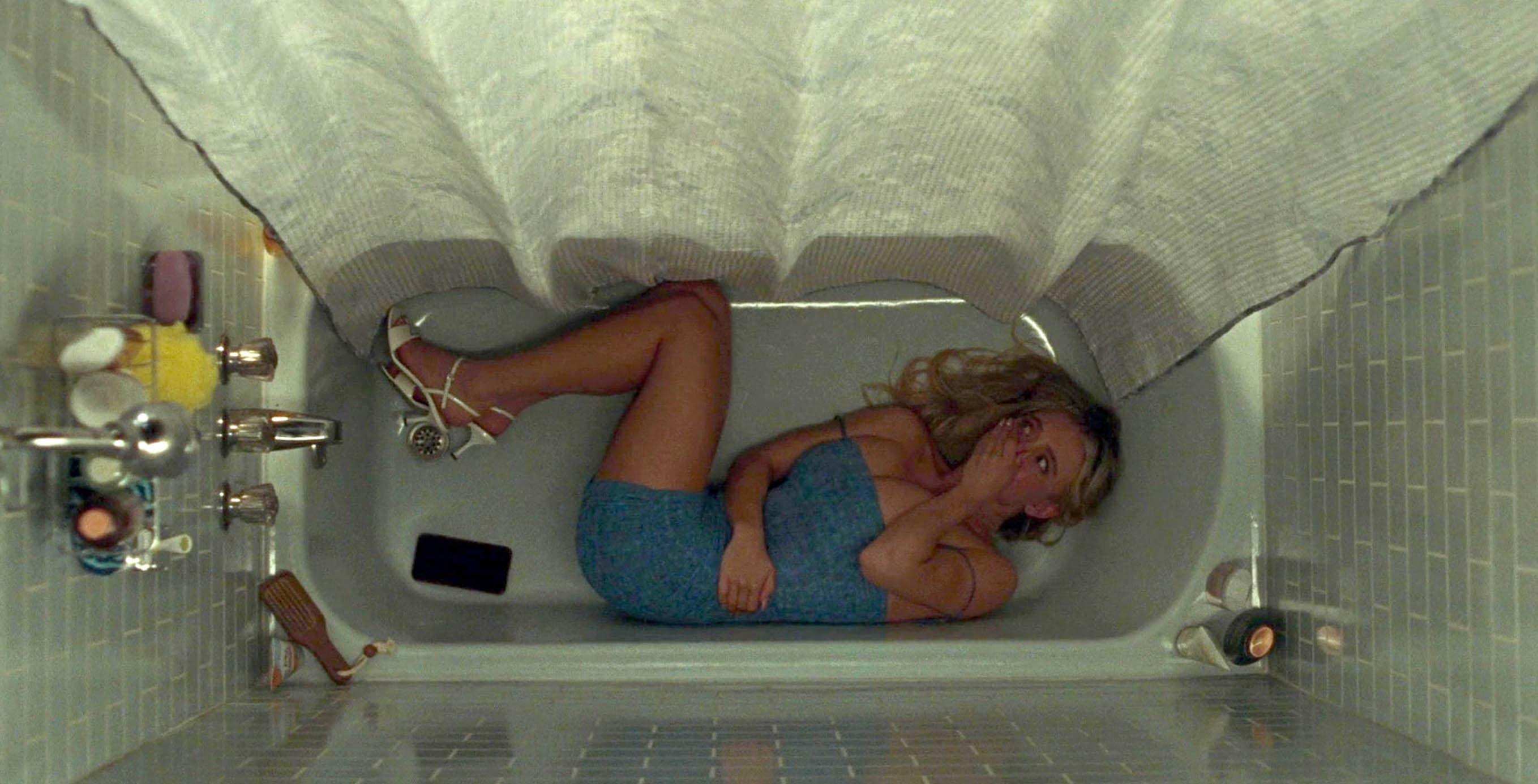 Sydney Sweeney goes topless in the new episode of the TV show "Euphoria".