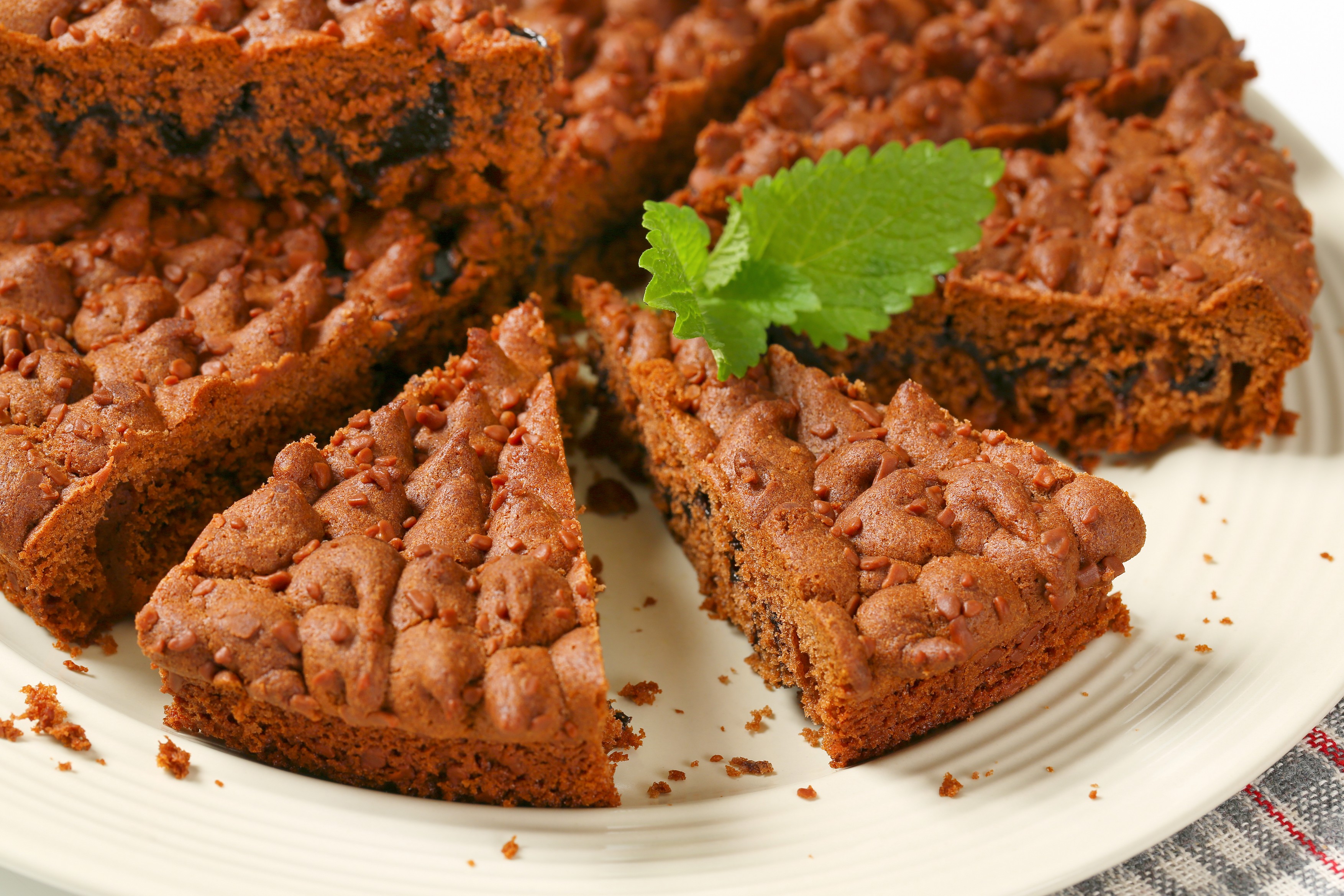 close up of sliced chocolate cake on white plate,Image: 348581752, License: Rights-managed, Restrictions: , Model Release: no, Credit line: - / Digifoodstock / Profimedia