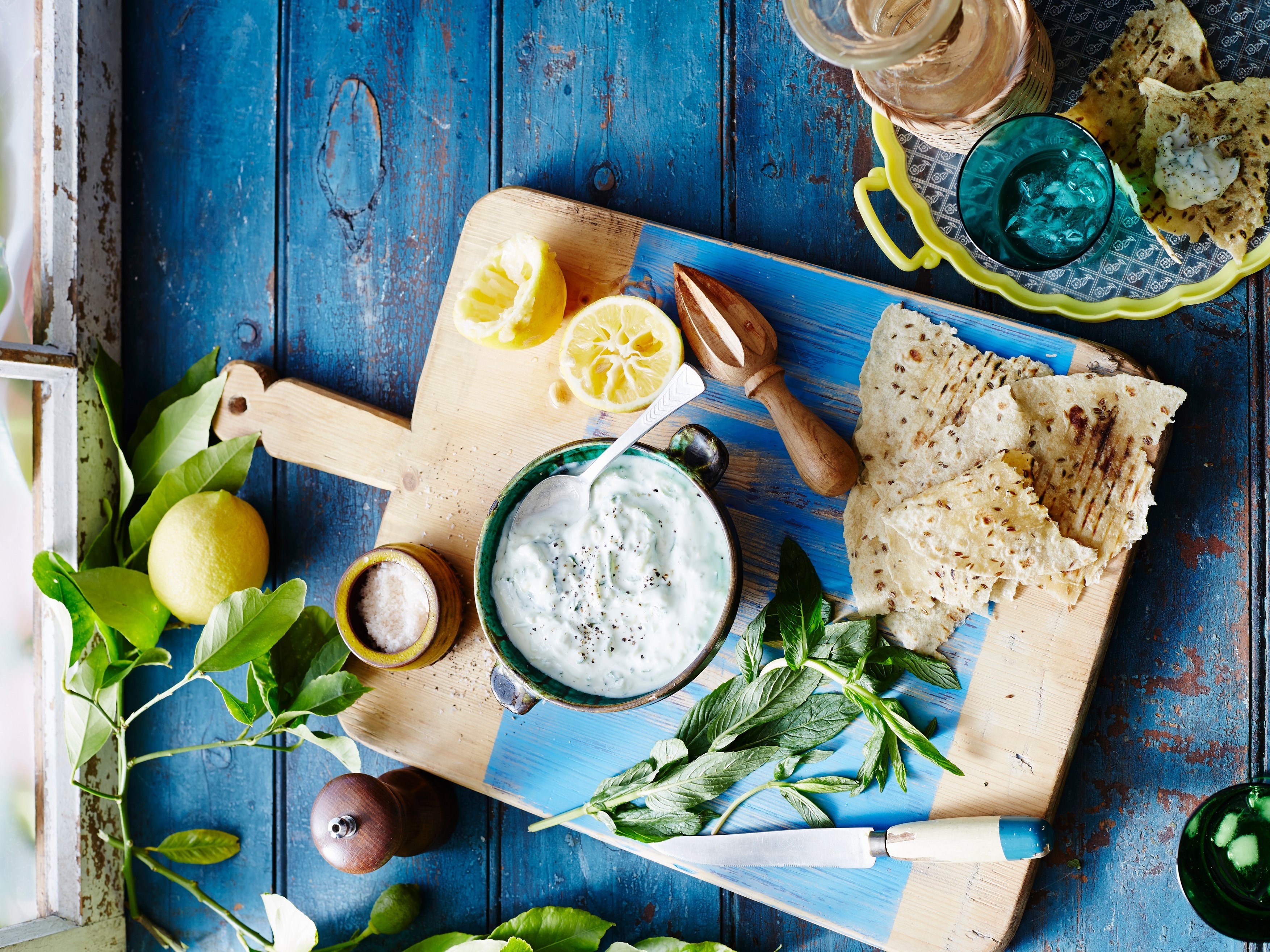 Tzatziki with flatbread