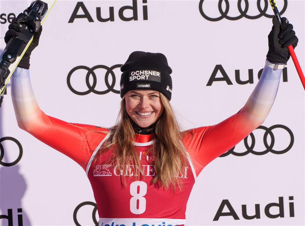 epa10347106 Corinne Suter of Switzerland celebrates her 3rd place finish at the Women's Downhill race at the FIS Alpine Skiing World Cup in Lake Louise, Alberta, Canada, 03 December 2022.  EPA-EFE/Nick Didlick